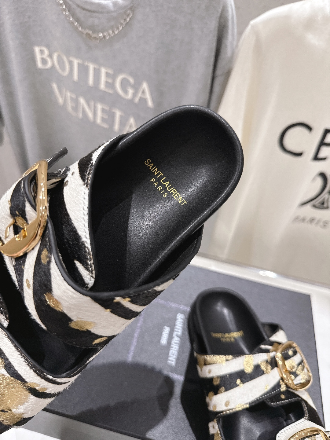 高版本出厂 SAINT LAURENT～F013 圣罗兰ysl 2026ss 夏季新品双排搭扣平底沙滩拖