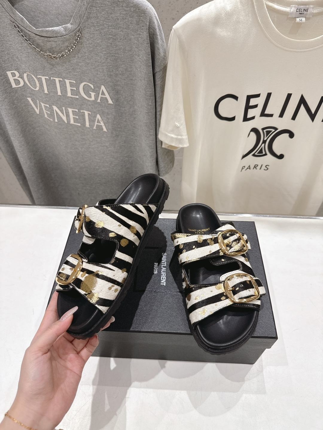 高版本出厂 SAINT LAURENT～F013 圣罗兰ysl 2026ss 夏季新品双排搭扣平底沙滩拖