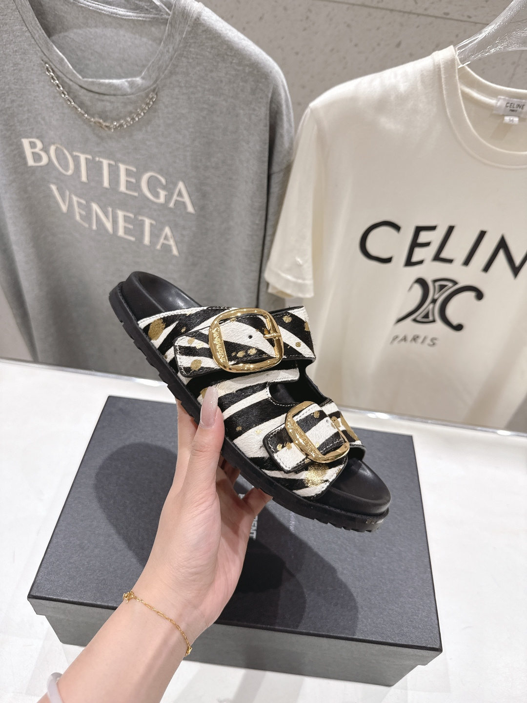 高版本出厂 SAINT LAURENT～F013 圣罗兰ysl 2026ss 夏季新品双排搭扣平底沙滩拖