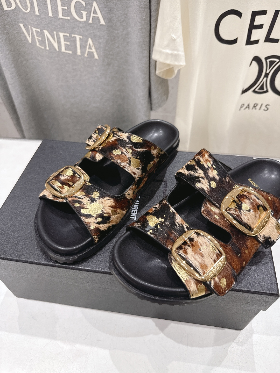 高版本出厂 SAINT LAURENT～F013 圣罗兰ysl 2026ss 夏季新品双排搭扣平底沙滩拖