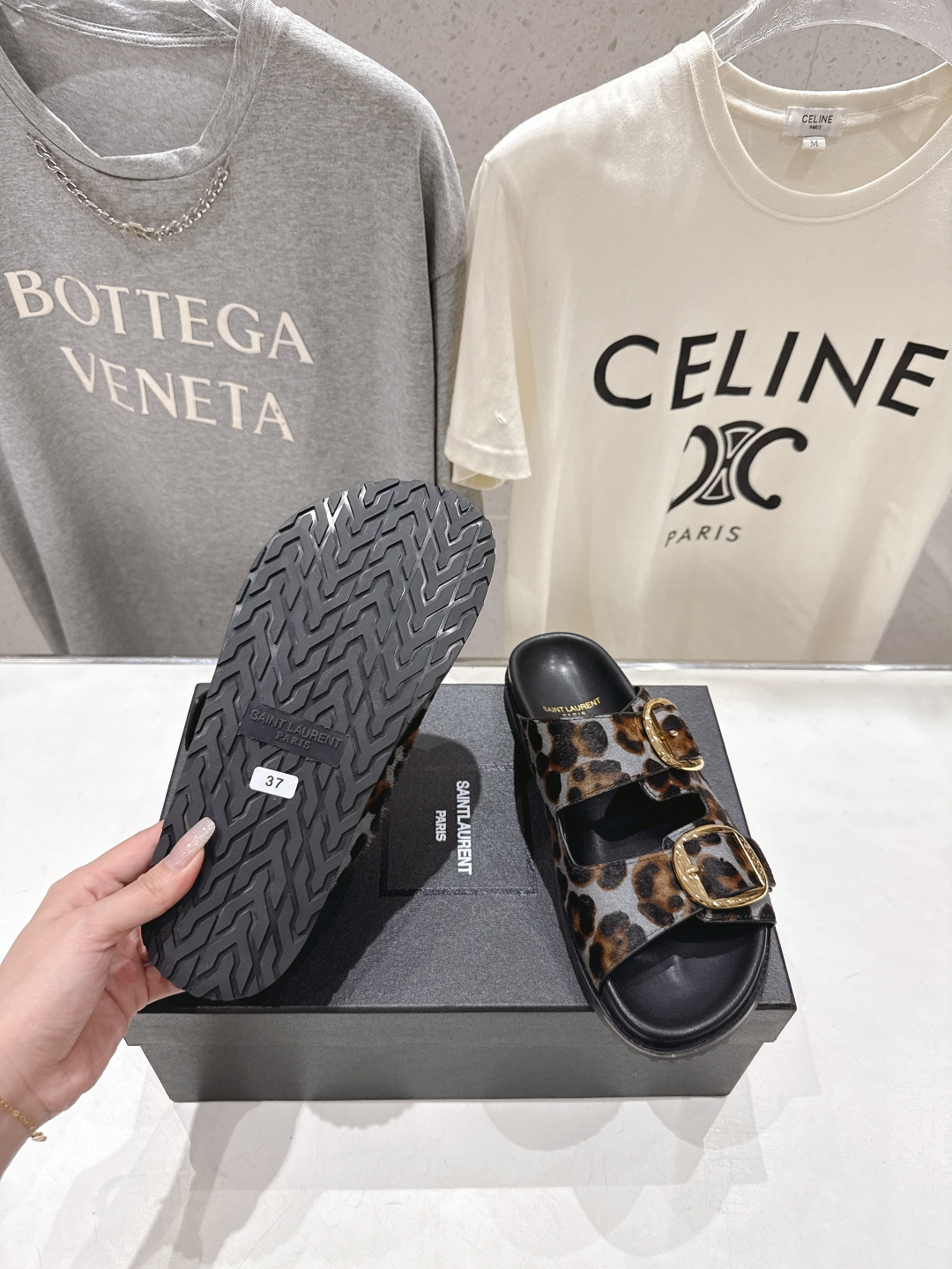 高版本出厂 SAINT LAURENT～F013 圣罗兰ysl 2026ss 夏季新品双排搭扣平底沙滩拖