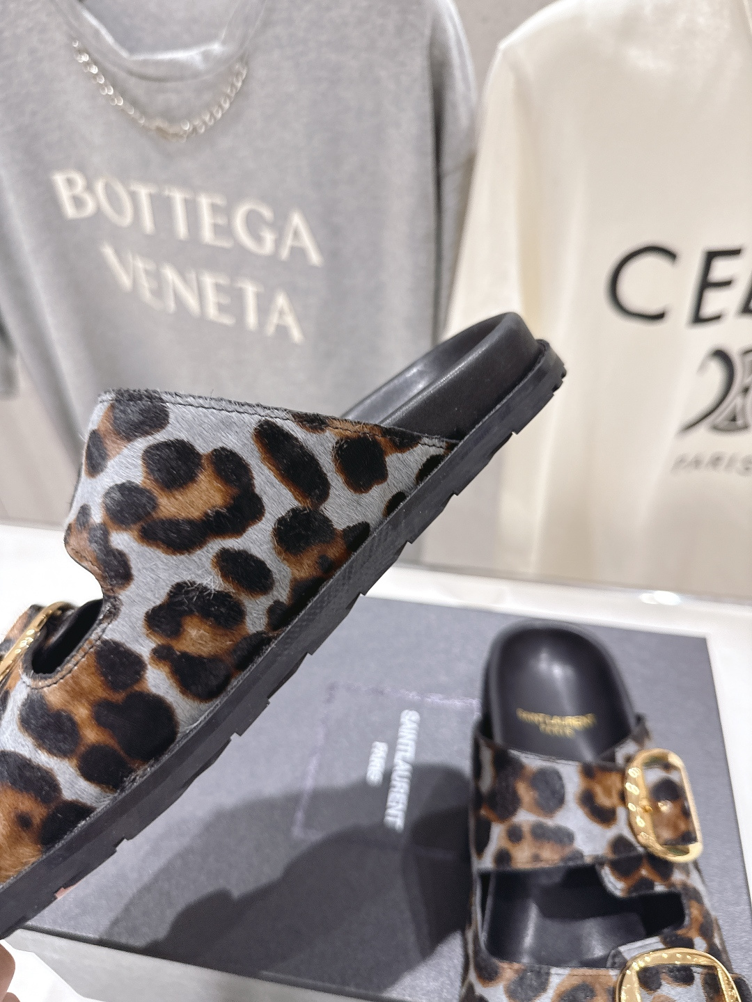 高版本出厂 SAINT LAURENT～F013 圣罗兰ysl 2026ss 夏季新品双排搭扣平底沙滩拖