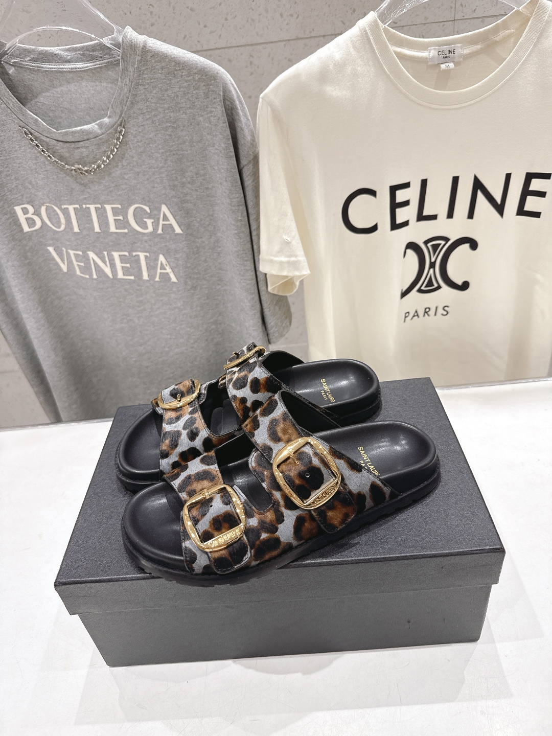 高版本出厂 SAINT LAURENT～F013 圣罗兰ysl 2026ss 夏季新品双排搭扣平底沙滩拖