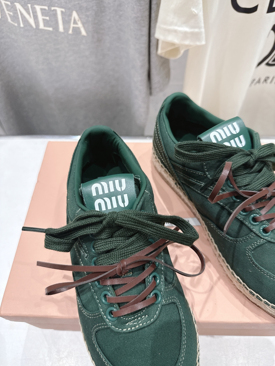 高版本出厂 MiuMiu/缪缪F022 2026ss新款麻绳底渔夫鞋一脚蹬乐福鞋休闲鞋原版开模 所有材质