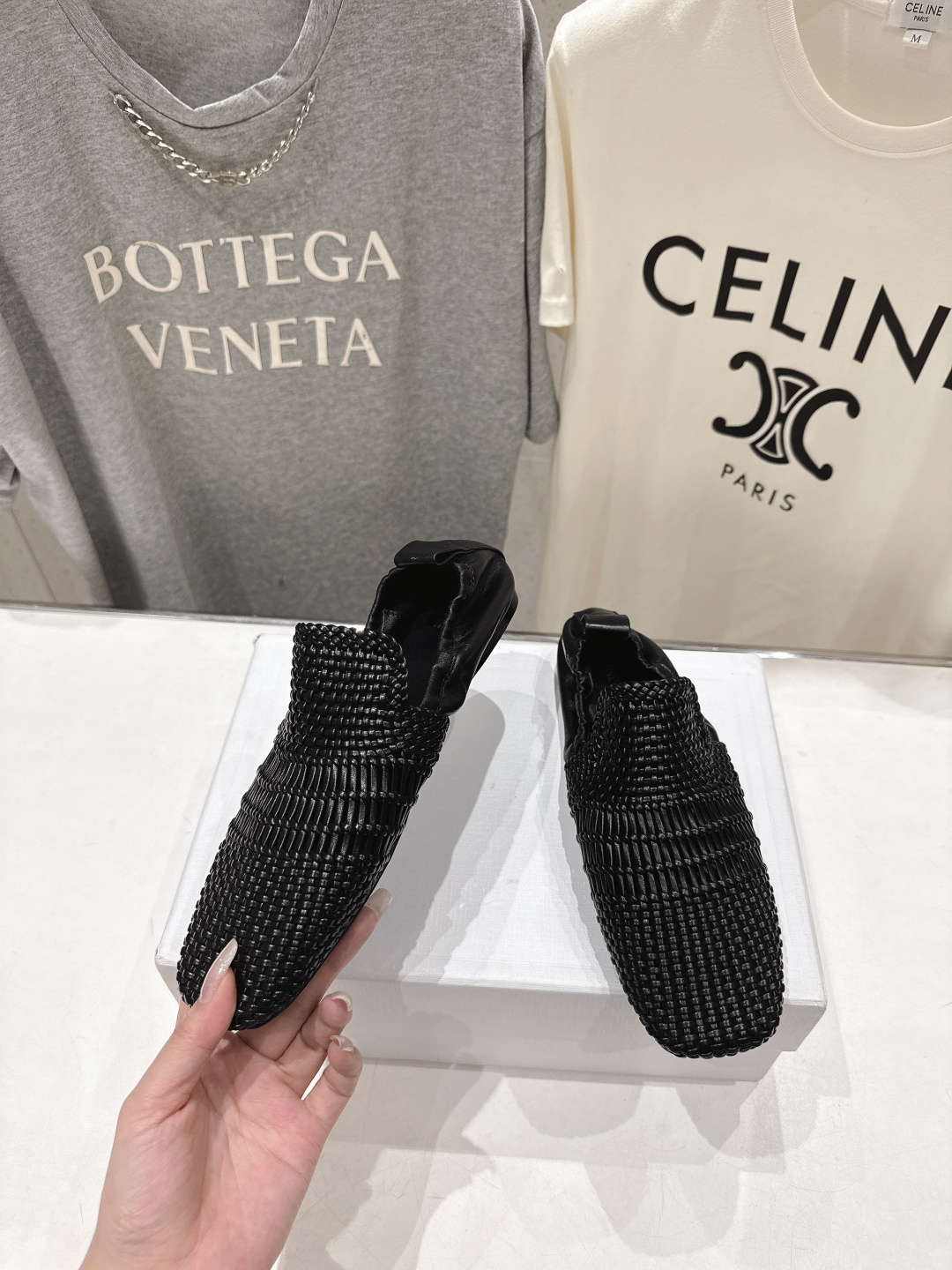 高版本出厂 CELINE*赛琳F035 2026ss新款玛丽珍复古风编织休闲乐福鞋平底鞋网红爆款来袭！各