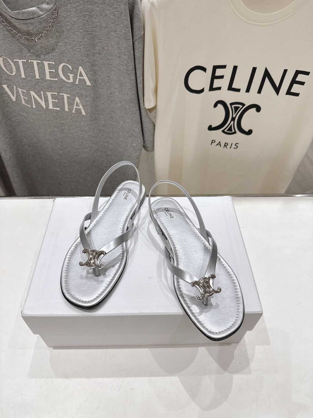 高版本出厂 Celine~赛琳F018 2026ss夏季新款平底时尚罗马风夹脚平底凉鞋New Celin