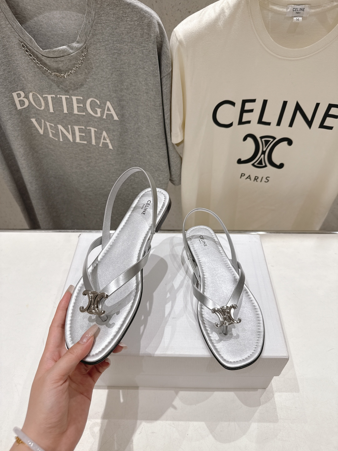 高版本出厂 Celine~赛琳F018 2026ss夏季新款平底时尚罗马风夹脚平底凉鞋New Celin