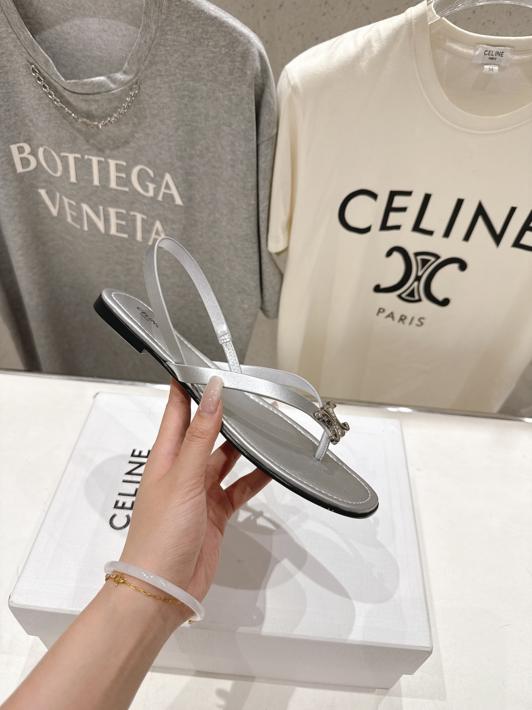 高版本出厂 Celine~赛琳F018 2026ss夏季新款平底时尚罗马风夹脚平底凉鞋New Celin