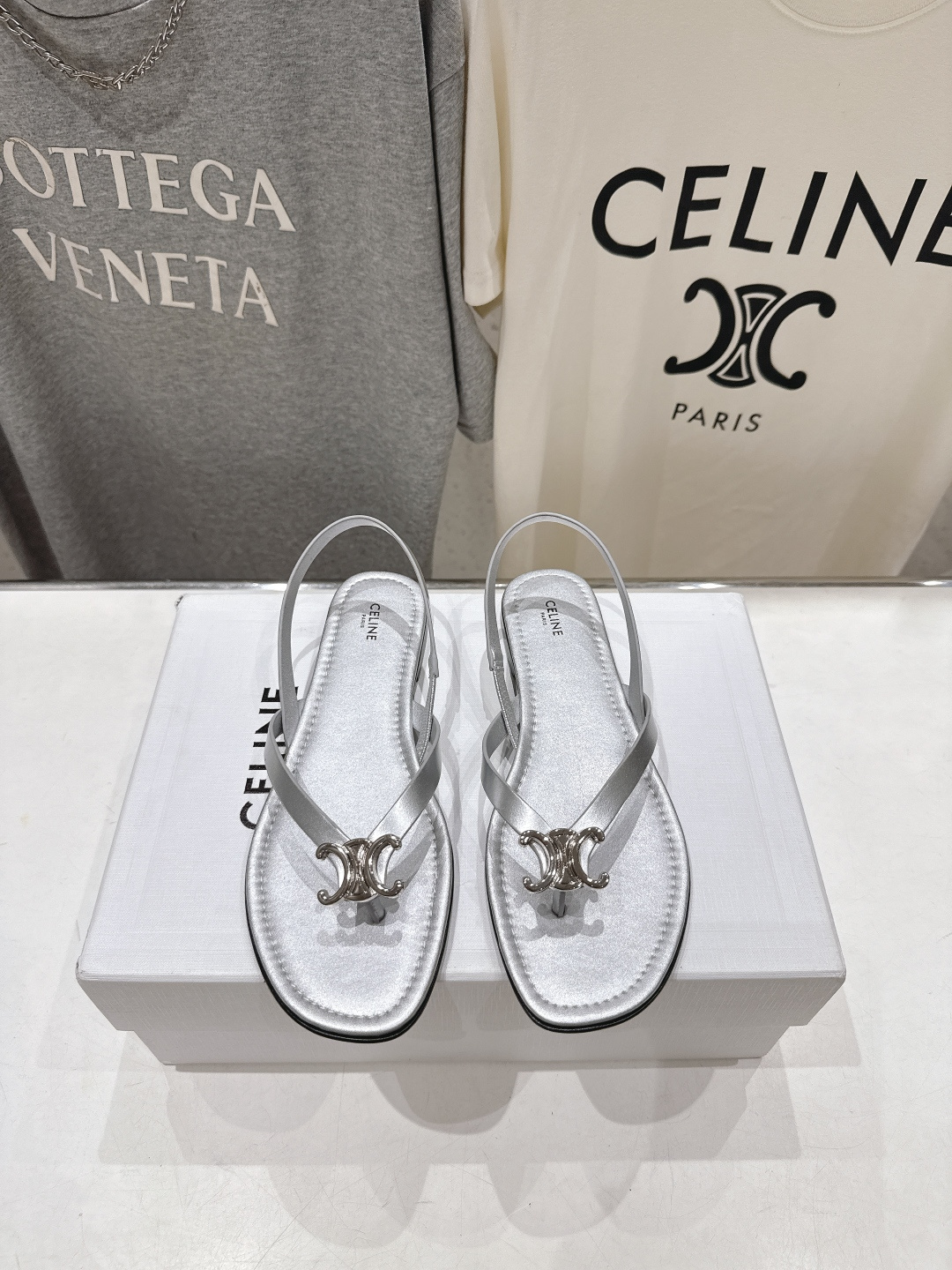 高版本出厂 Celine~赛琳F018 2026ss夏季新款平底时尚罗马风夹脚平底凉鞋New Celin