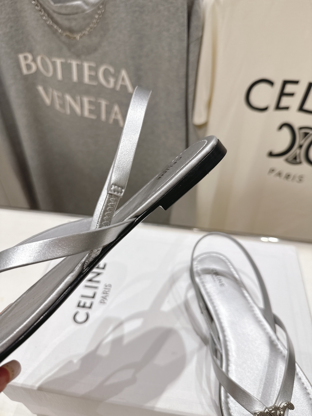 高版本出厂 Celine~赛琳F018 2026ss夏季新款平底时尚罗马风夹脚平底凉鞋New Celin