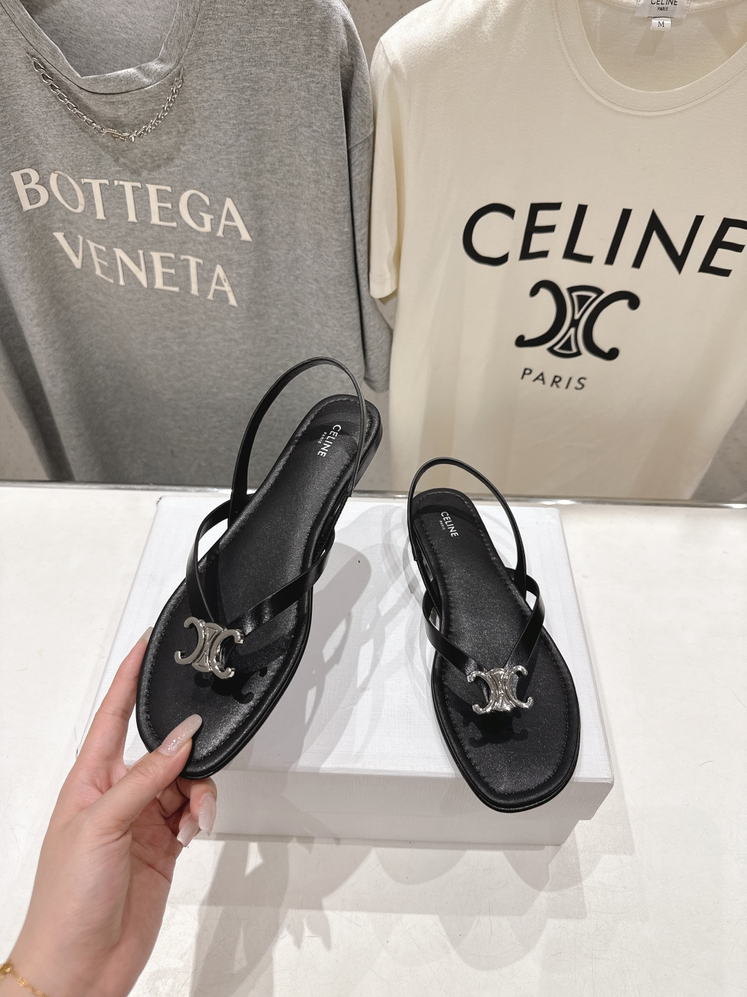 高版本出厂 Celine~赛琳F018 2026ss夏季新款平底时尚罗马风夹脚平底凉鞋New Celin