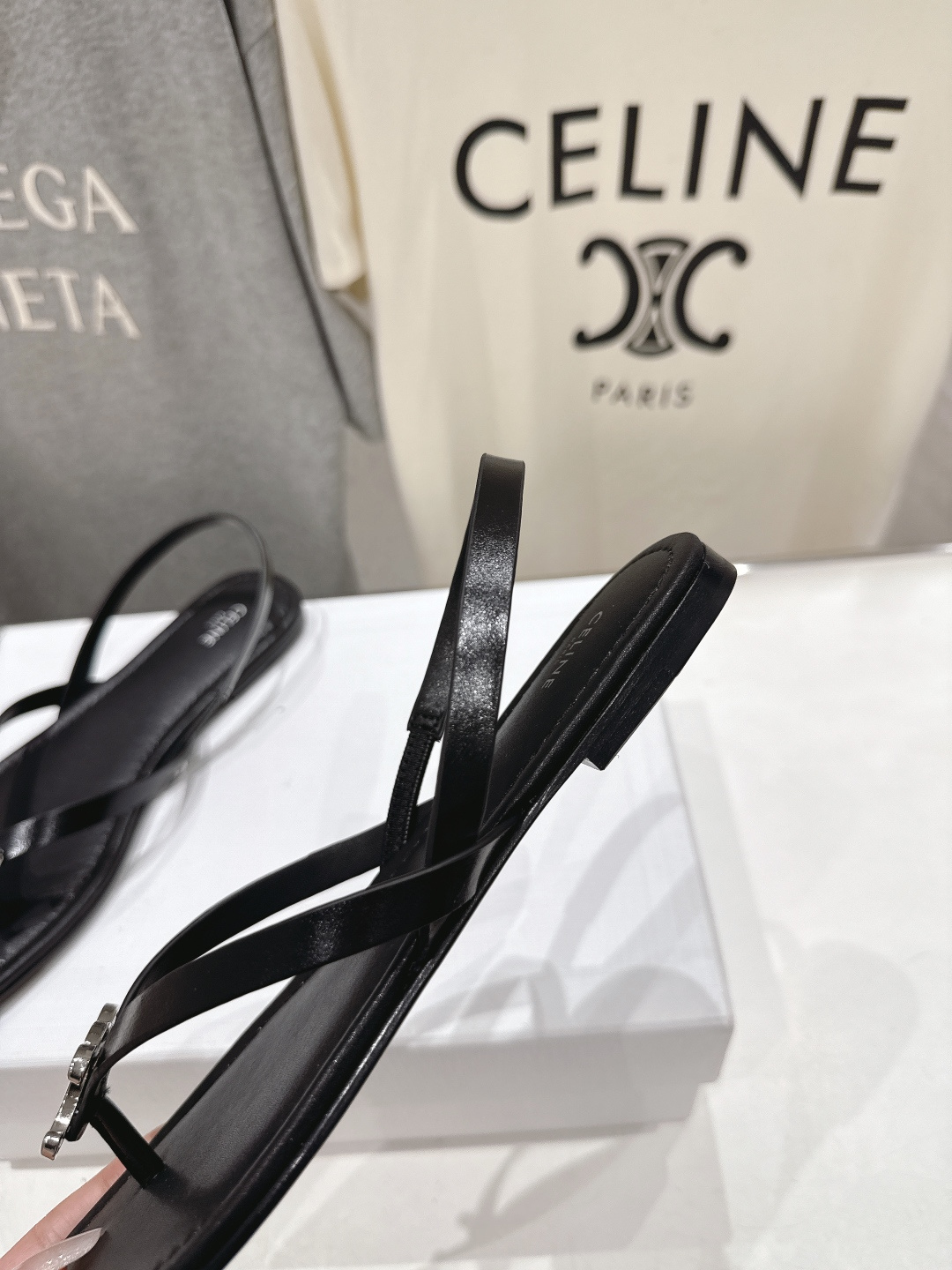 高版本出厂 Celine~赛琳F018 2026ss夏季新款平底时尚罗马风夹脚平底凉鞋New Celin