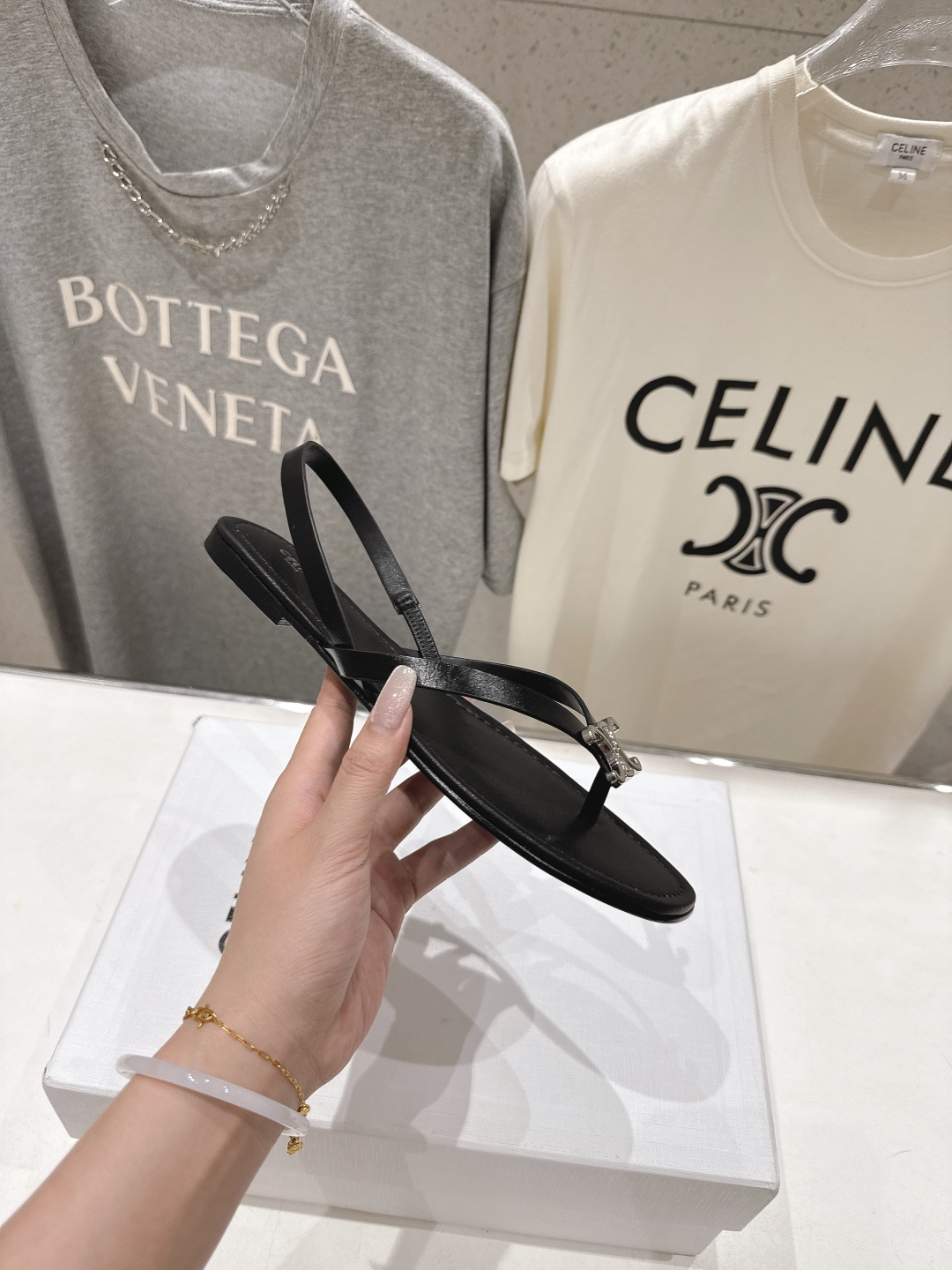 高版本出厂 Celine~赛琳F018 2026ss夏季新款平底时尚罗马风夹脚平底凉鞋New Celin