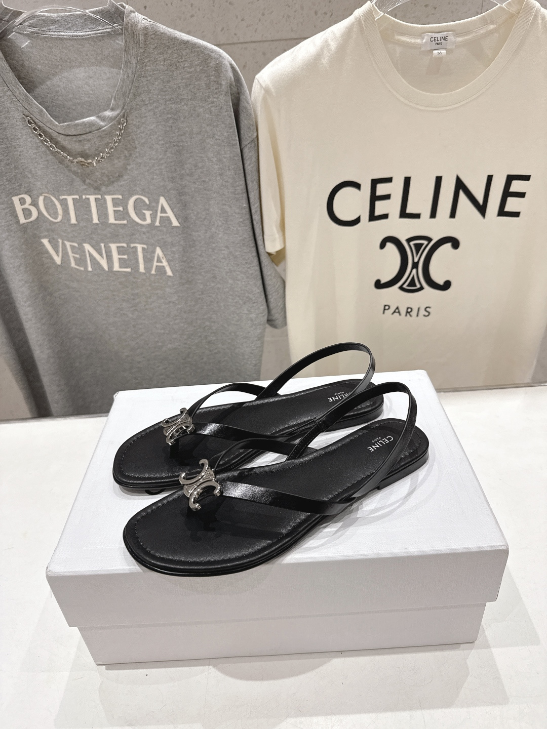 高版本出厂 Celine~赛琳F018 2026ss夏季新款平底时尚罗马风夹脚平底凉鞋New Celin