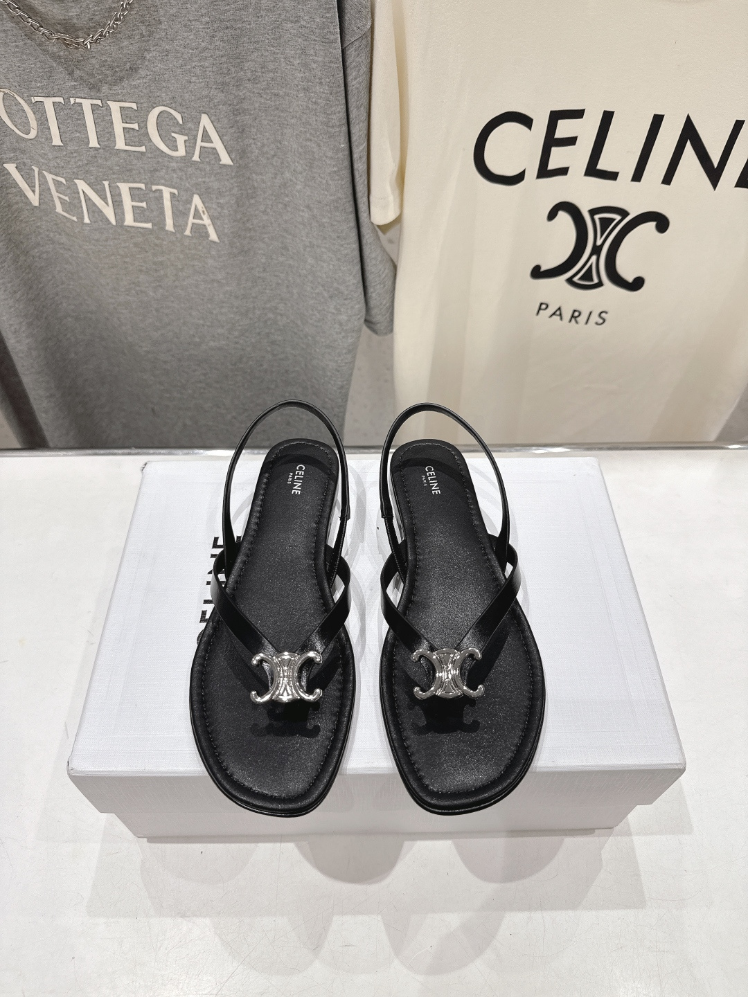 高版本出厂 Celine~赛琳F018 2026ss夏季新款平底时尚罗马风夹脚平底凉鞋New Celin