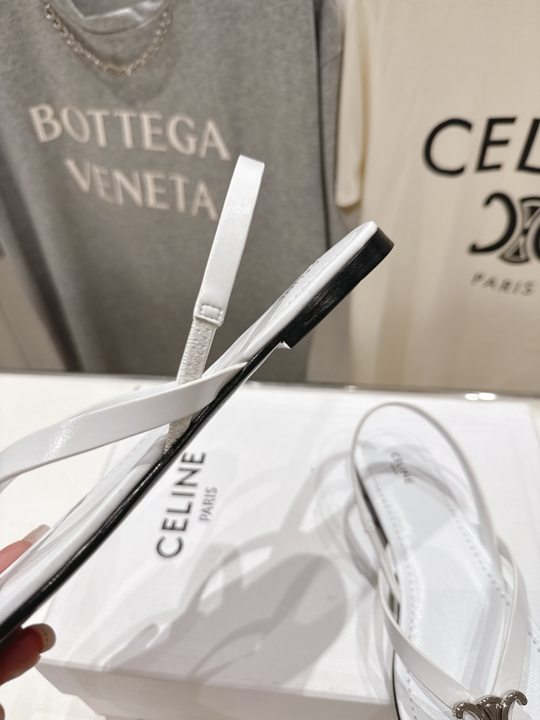 高版本出厂 Celine~赛琳F018 2026ss夏季新款平底时尚罗马风夹脚平底凉鞋New Celin