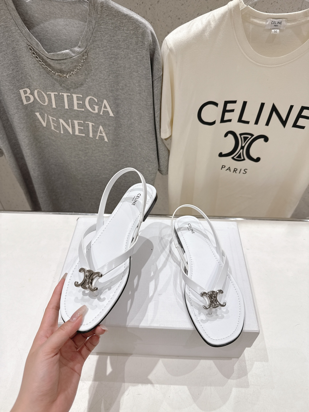 高版本出厂 Celine~赛琳F018 2026ss夏季新款平底时尚罗马风夹脚平底凉鞋New Celin