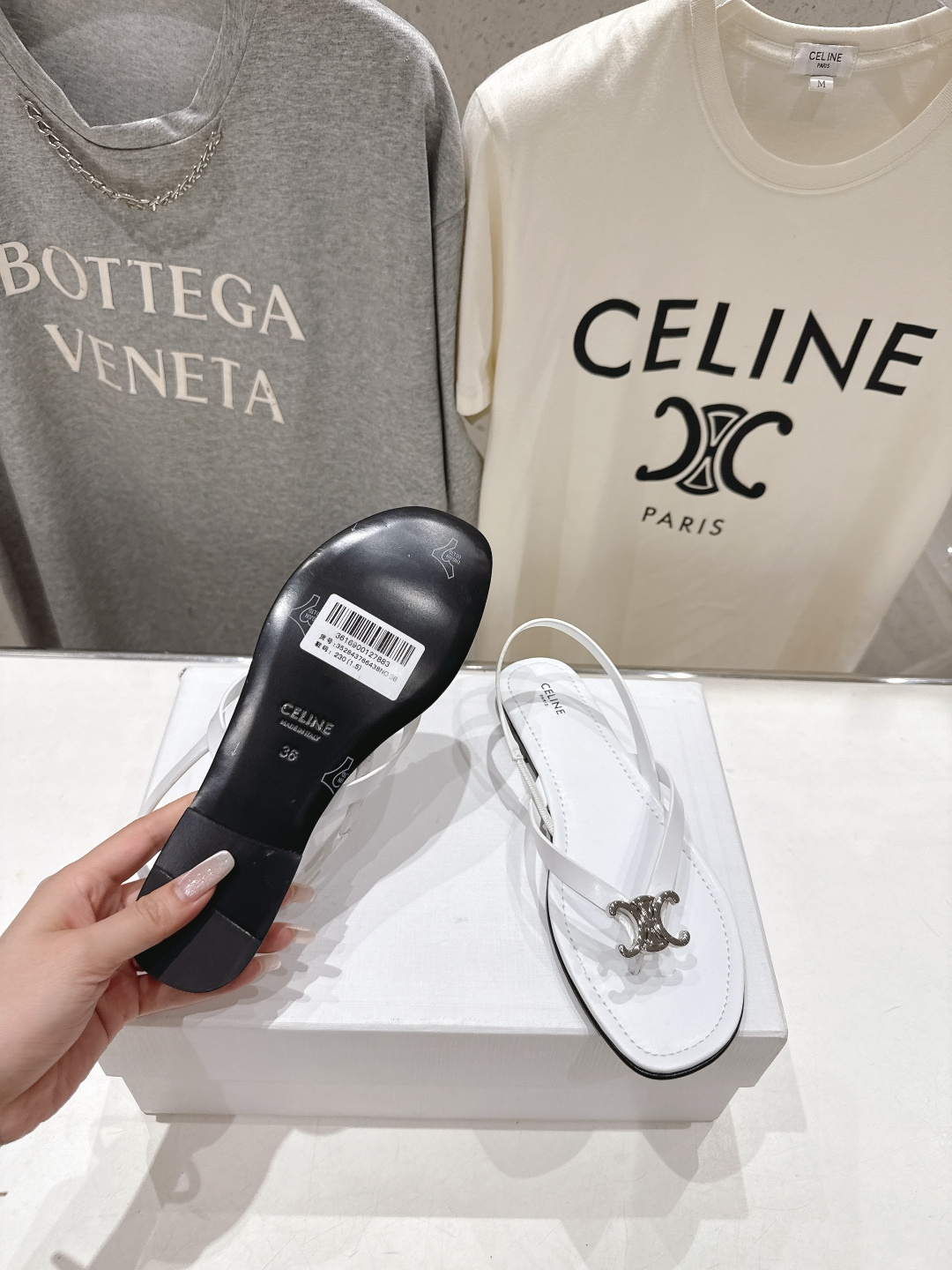 高版本出厂 Celine~赛琳F018 2026ss夏季新款平底时尚罗马风夹脚平底凉鞋New Celin