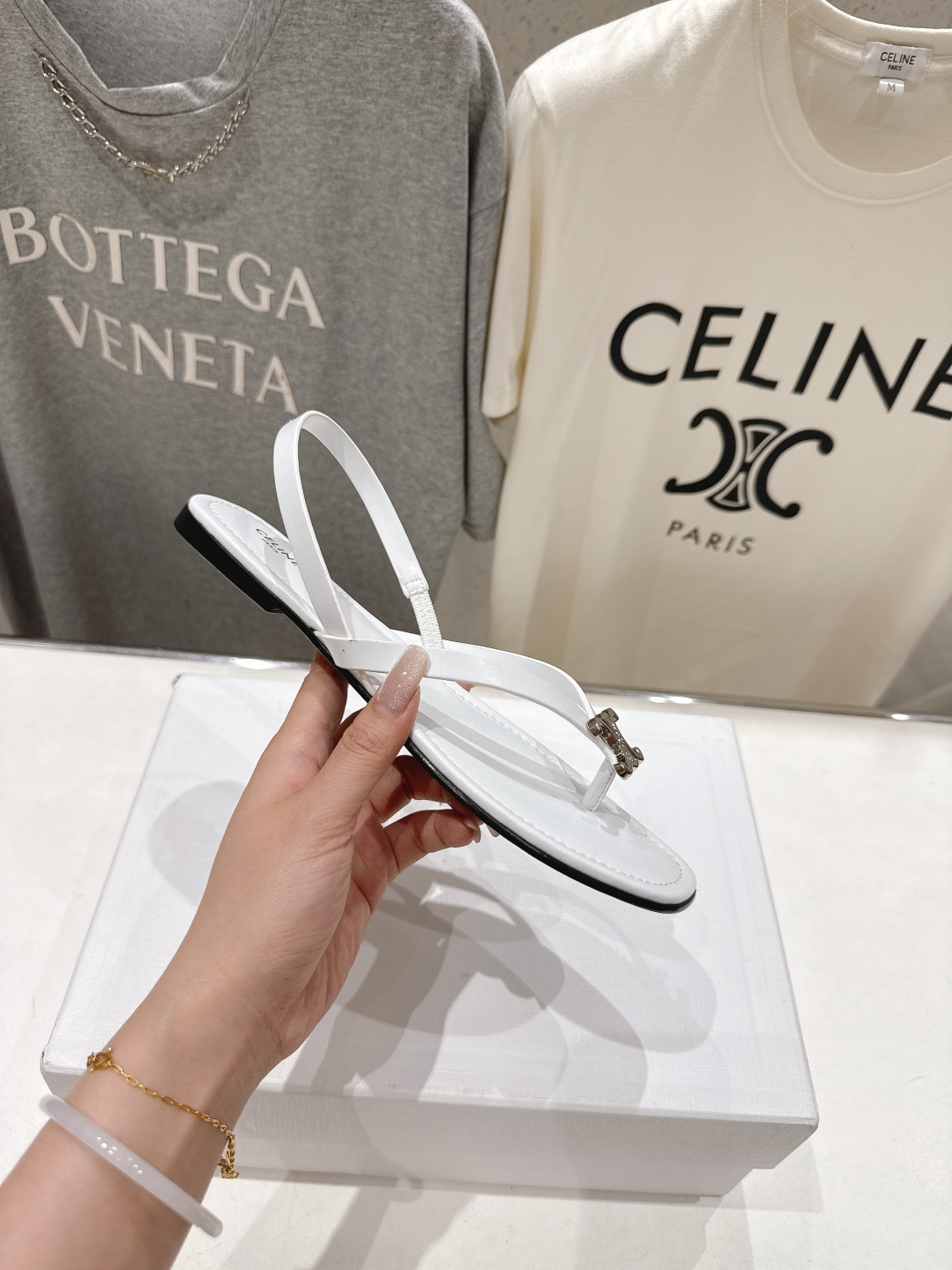 高版本出厂 Celine~赛琳F018 2026ss夏季新款平底时尚罗马风夹脚平底凉鞋New Celin