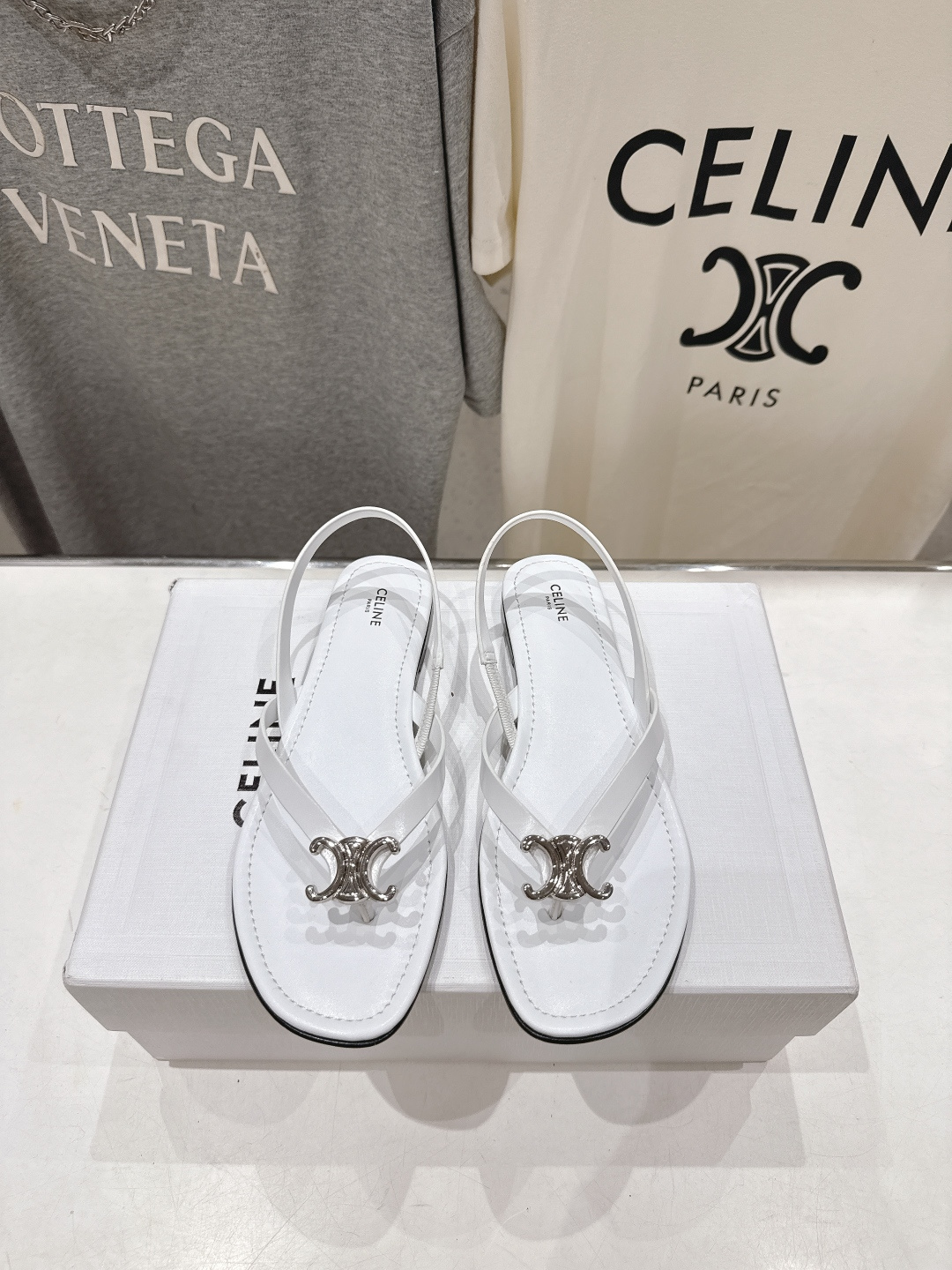 高版本出厂 Celine~赛琳F018 2026ss夏季新款平底时尚罗马风夹脚平底凉鞋New Celin