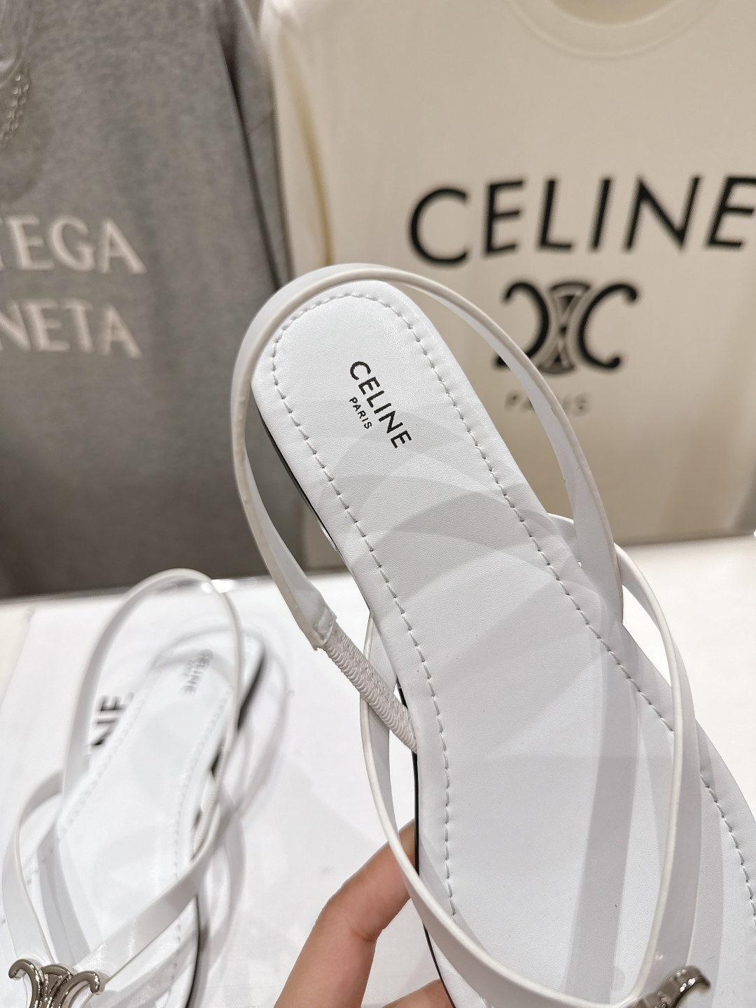 高版本出厂 Celine~赛琳F018 2026ss夏季新款平底时尚罗马风夹脚平底凉鞋New Celin