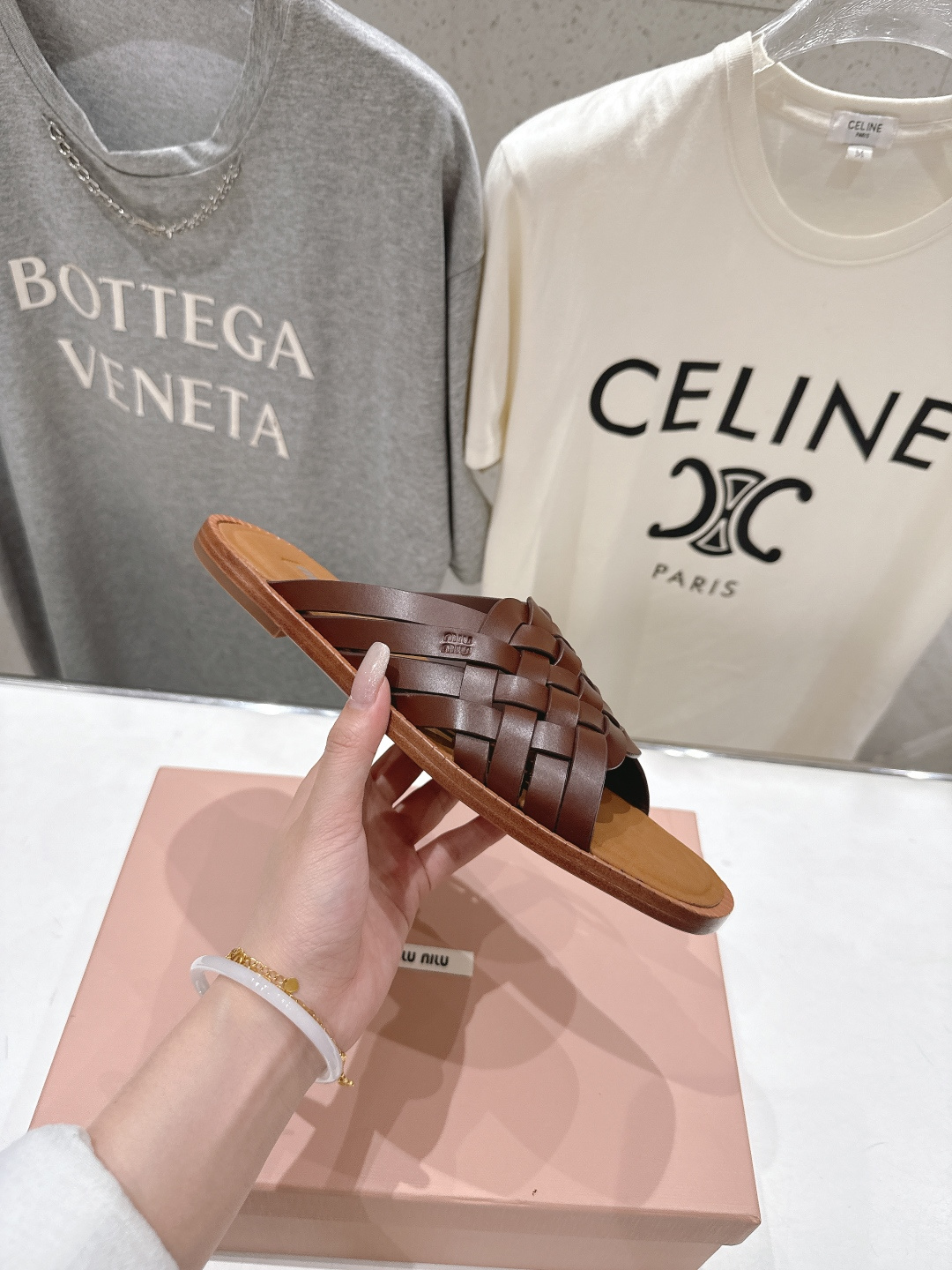 高版本出厂 MiuMiu*缪缪F033 2026ss春夏新款小牛皮复古平底拖鞋Zp开发 原版拆卸，细节对