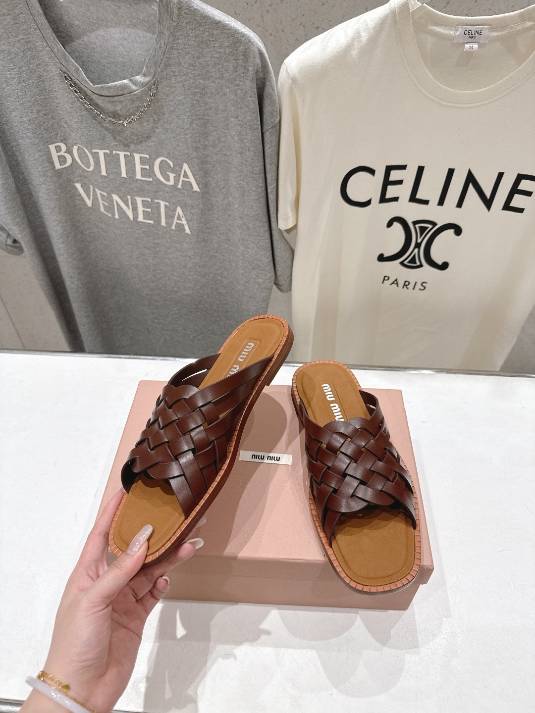 高版本出厂 MiuMiu*缪缪F033 2026ss春夏新款小牛皮复古平底拖鞋Zp开发 原版拆卸，细节对