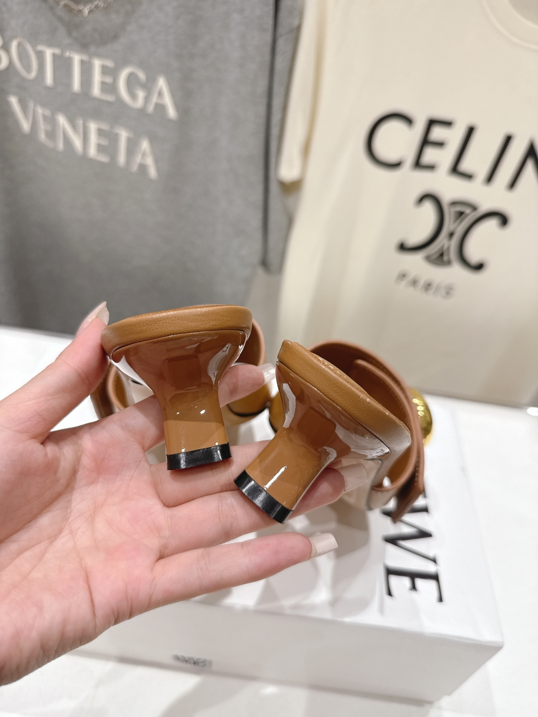 高版本出厂 LOEWE/罗意威F036 2026/ss新品复古风沙滩高跟拖鞋～小红书、外网火爆款最近大热