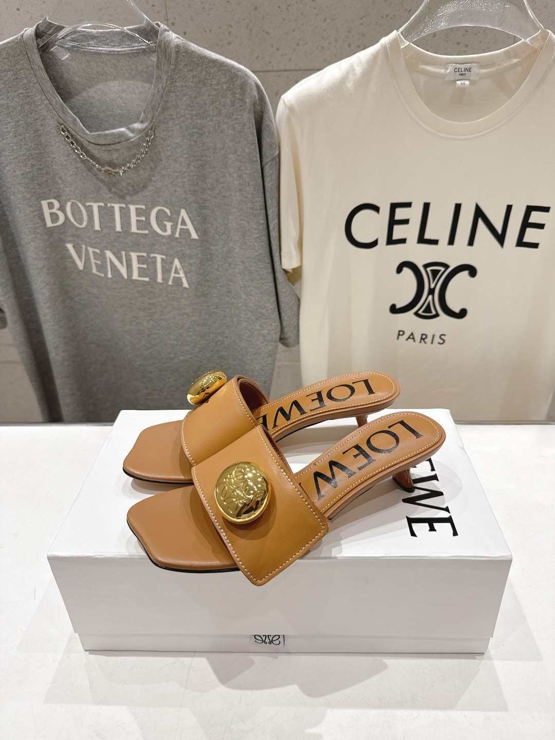 高版本出厂 LOEWE/罗意威F036 2026/ss新品复古风沙滩高跟拖鞋～小红书、外网火爆款最近大热