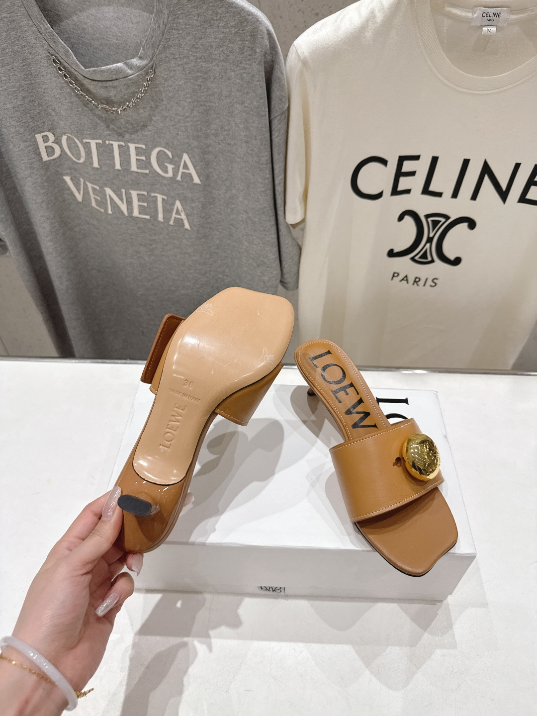 高版本出厂 LOEWE/罗意威F036 2026/ss新品复古风沙滩高跟拖鞋～小红书、外网火爆款最近大热