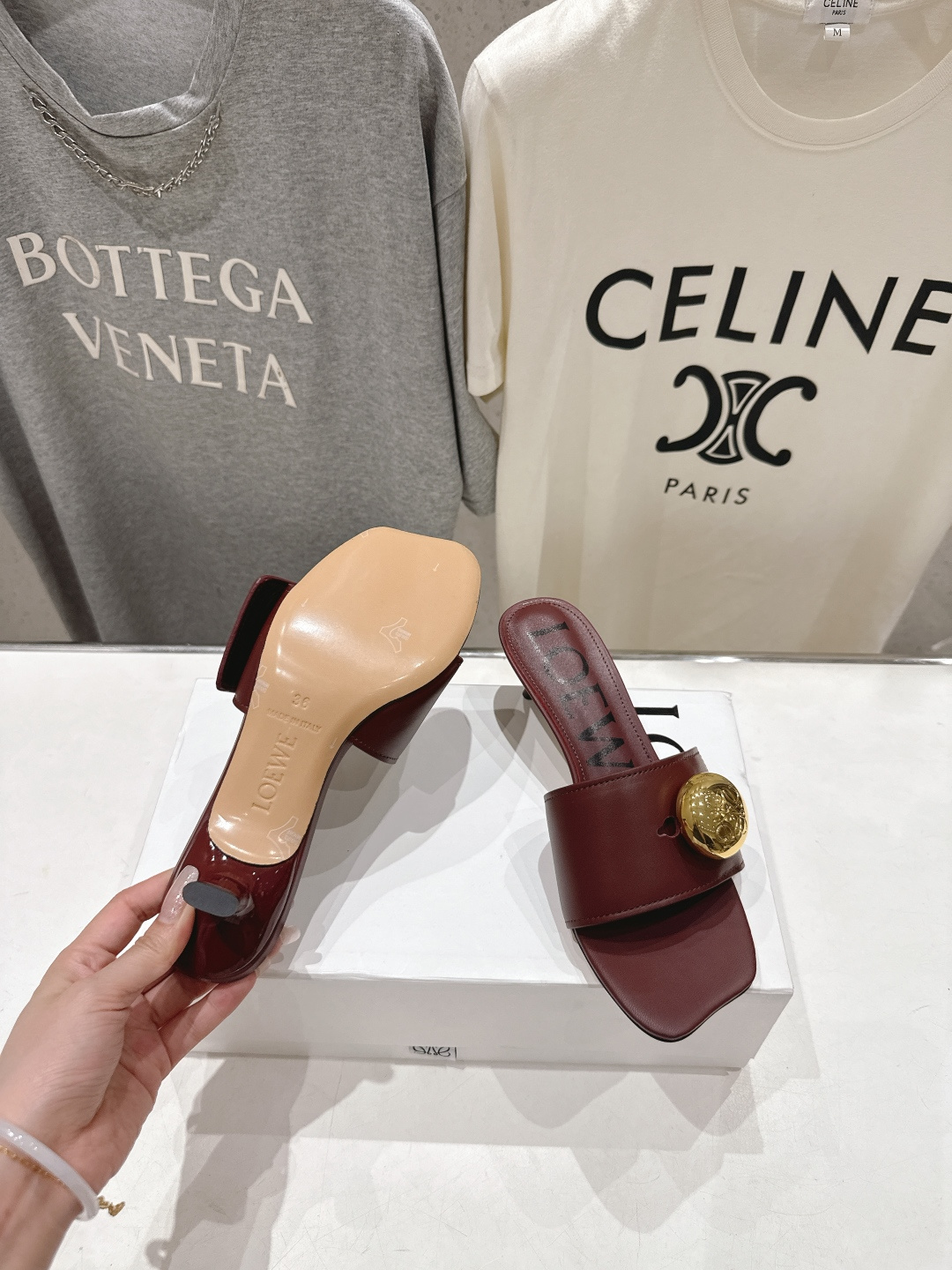 高版本出厂 LOEWE/罗意威F036 2026/ss新品复古风沙滩高跟拖鞋～小红书、外网火爆款最近大热