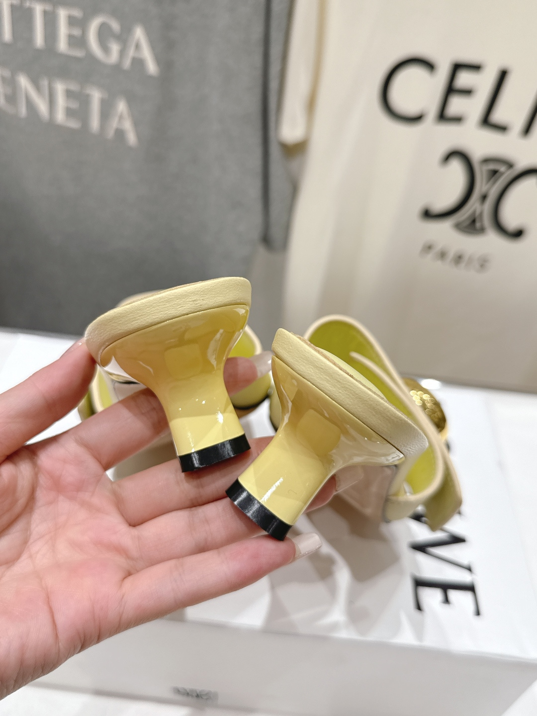 高版本出厂 LOEWE/罗意威F036 2026/ss新品复古风沙滩高跟拖鞋～小红书、外网火爆款最近大热