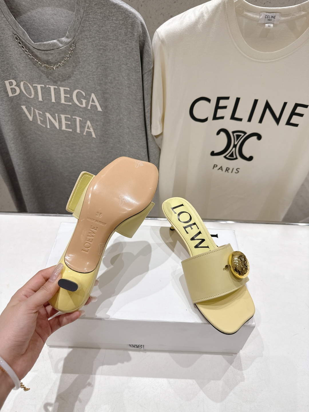 高版本出厂 LOEWE/罗意威F036 2026/ss新品复古风沙滩高跟拖鞋～小红书、外网火爆款最近大热