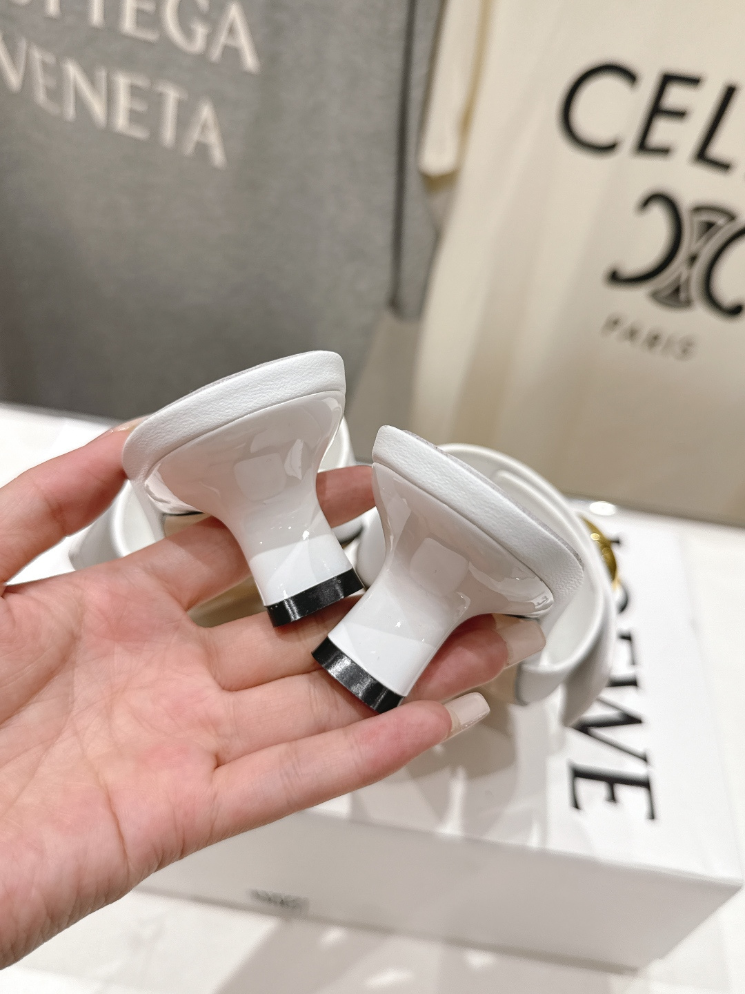 高版本出厂 LOEWE/罗意威F036 2026/ss新品复古风沙滩高跟拖鞋～小红书、外网火爆款最近大热