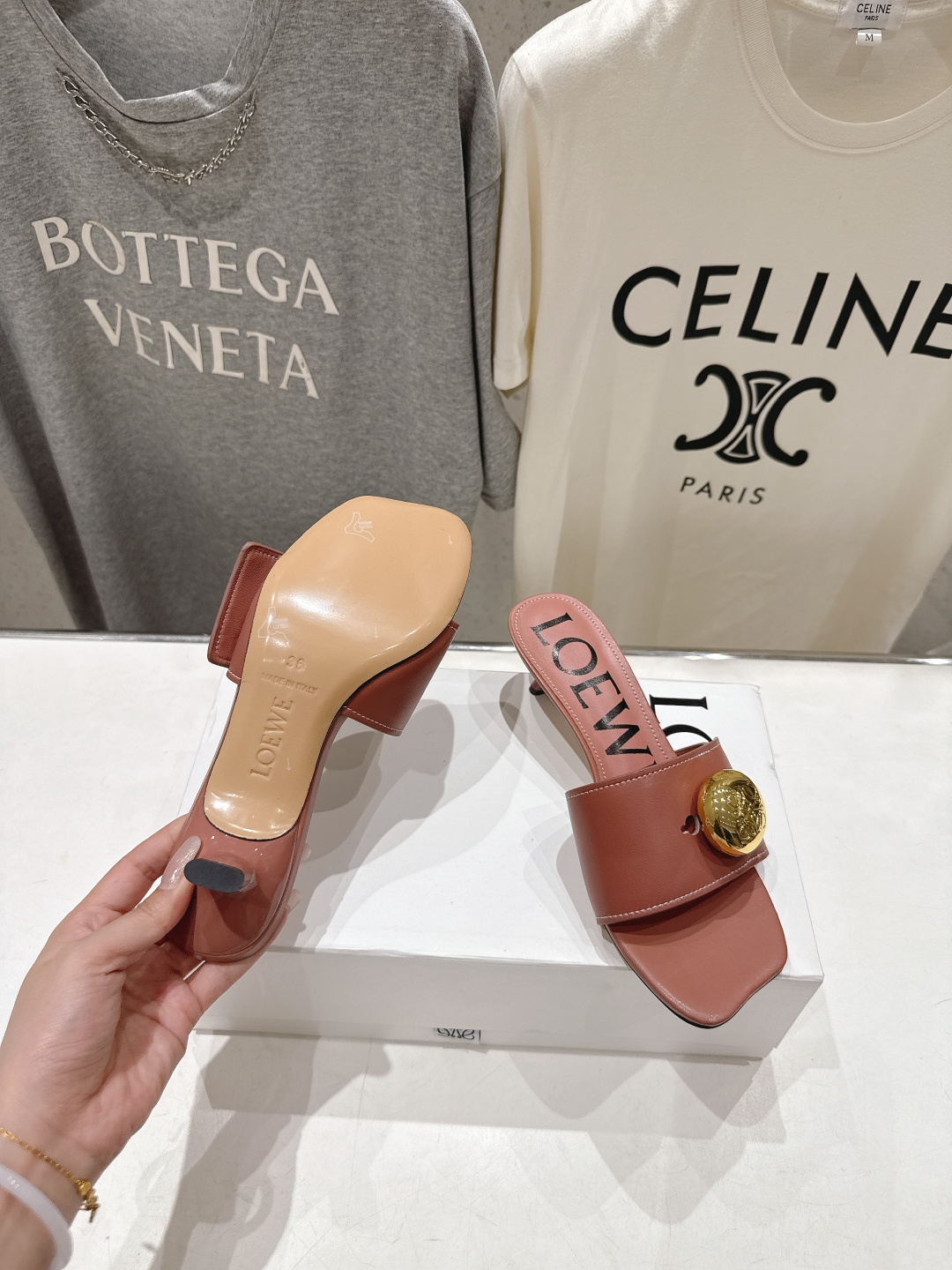 高版本出厂 LOEWE/罗意威F036 2026/ss新品复古风沙滩高跟拖鞋～小红书、外网火爆款最近大热