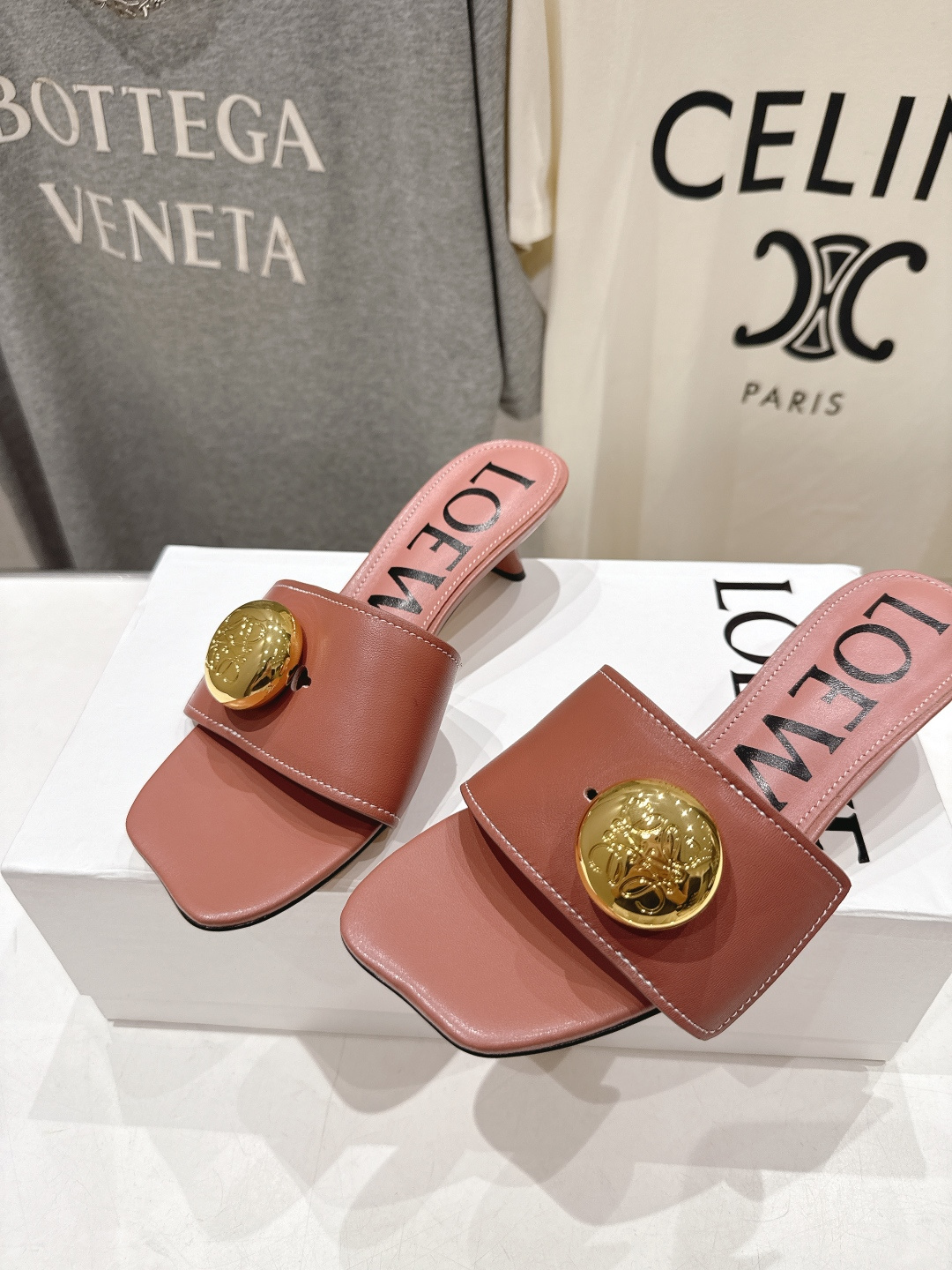 高版本出厂 LOEWE/罗意威F036 2026/ss新品复古风沙滩高跟拖鞋～小红书、外网火爆款最近大热