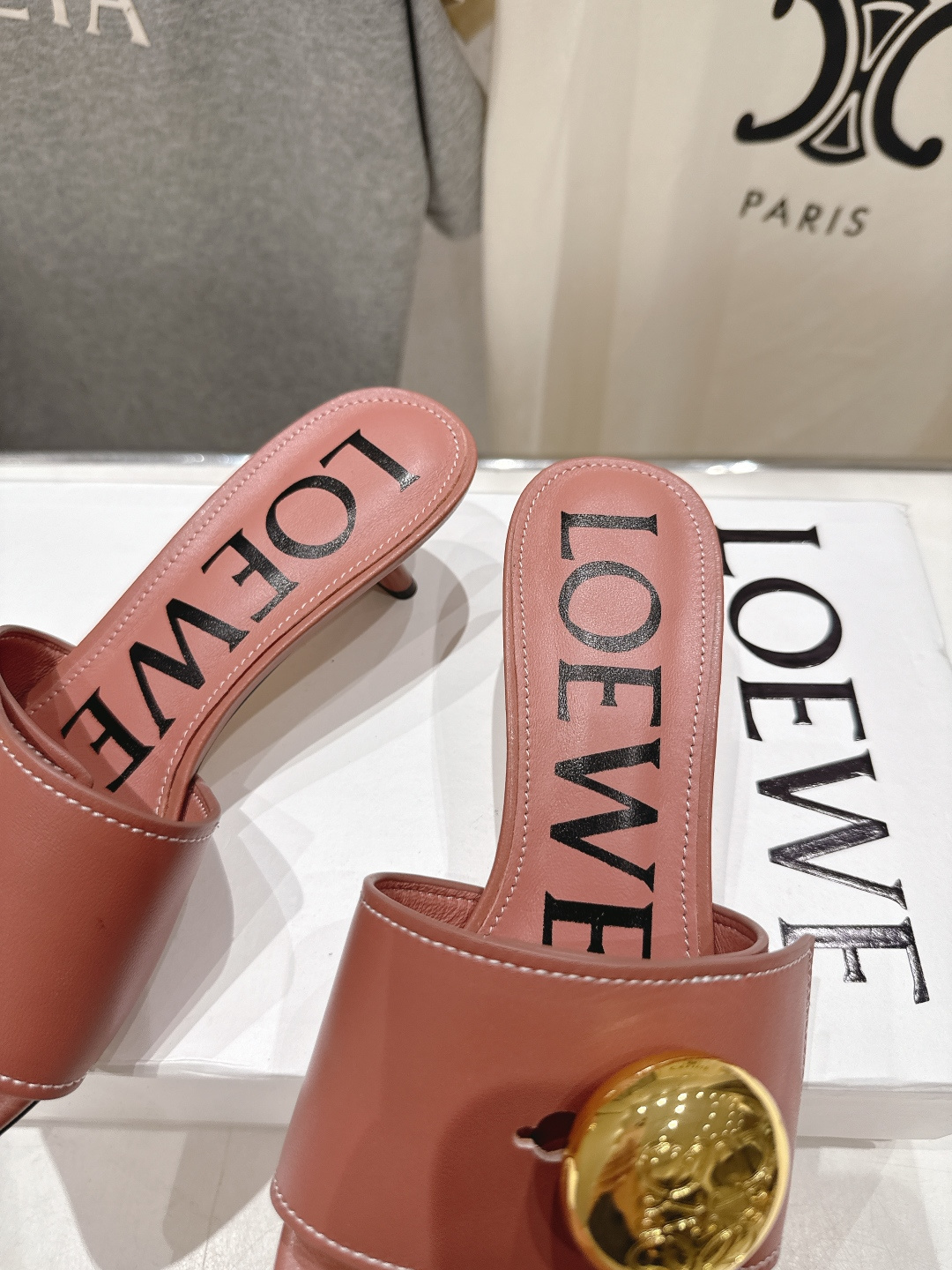 高版本出厂 LOEWE/罗意威F036 2026/ss新品复古风沙滩高跟拖鞋～小红书、外网火爆款最近大热