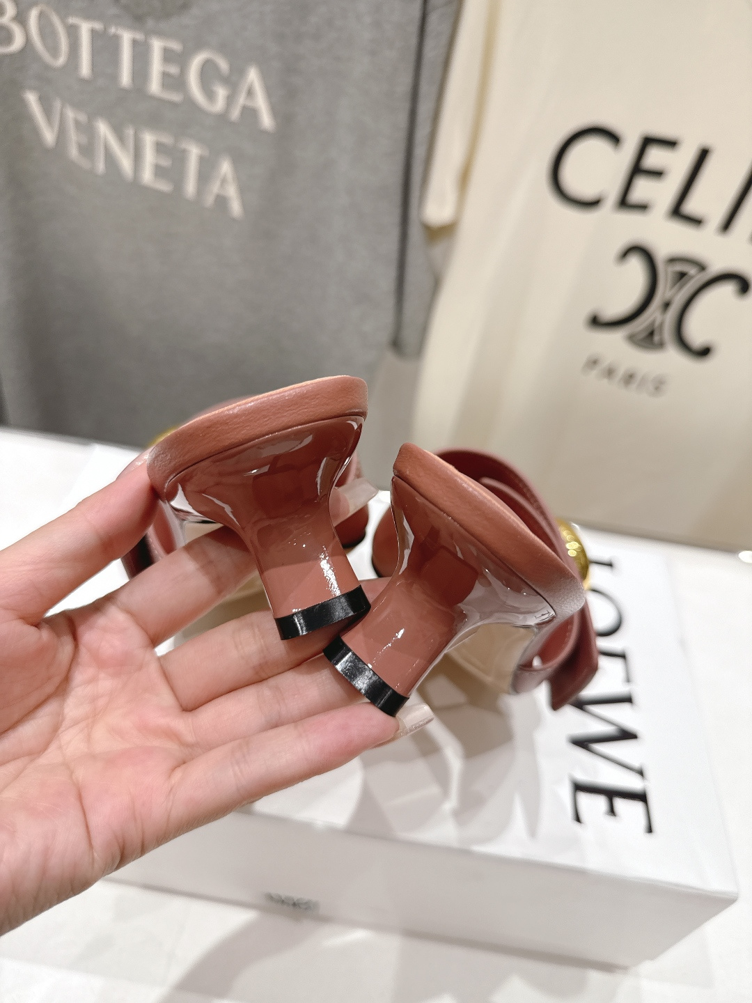 高版本出厂 LOEWE/罗意威F036 2026/ss新品复古风沙滩高跟拖鞋～小红书、外网火爆款最近大热