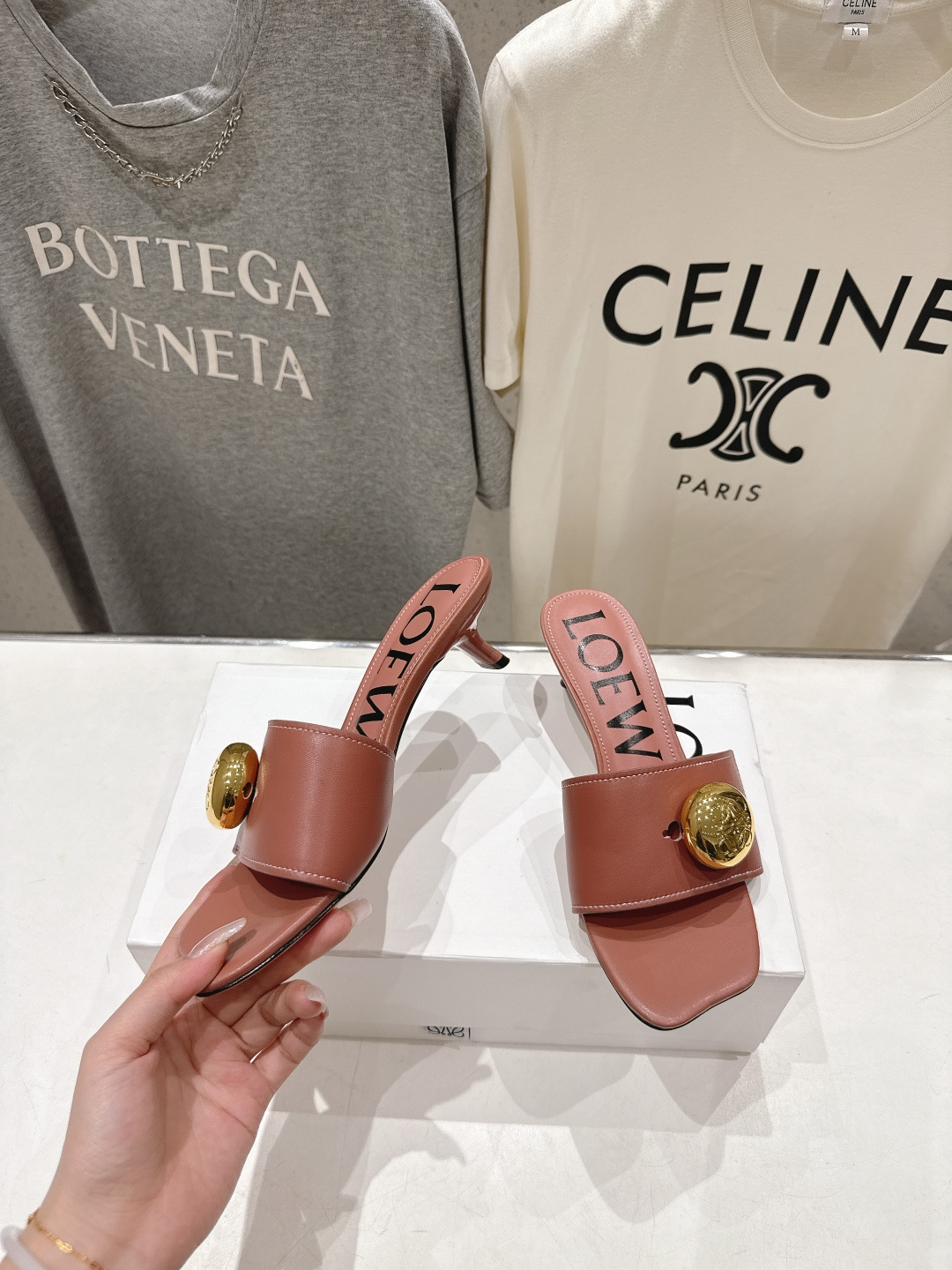 高版本出厂 LOEWE/罗意威F036 2026/ss新品复古风沙滩高跟拖鞋～小红书、外网火爆款最近大热