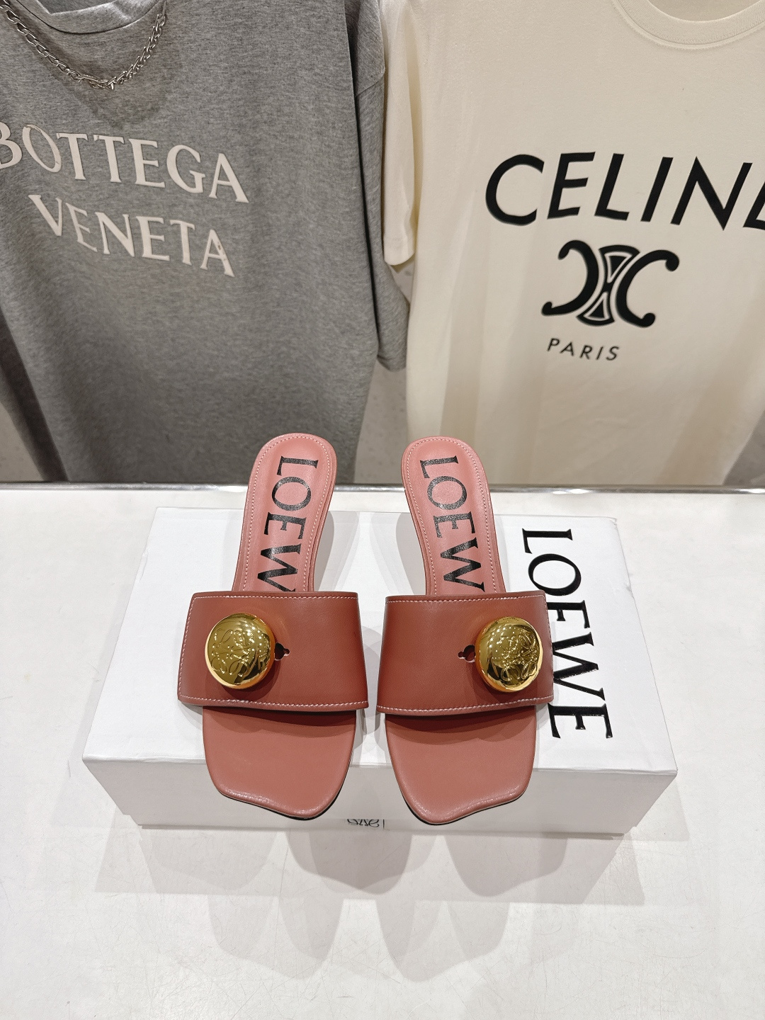 高版本出厂 LOEWE/罗意威F036 2026/ss新品复古风沙滩高跟拖鞋～小红书、外网火爆款最近大热