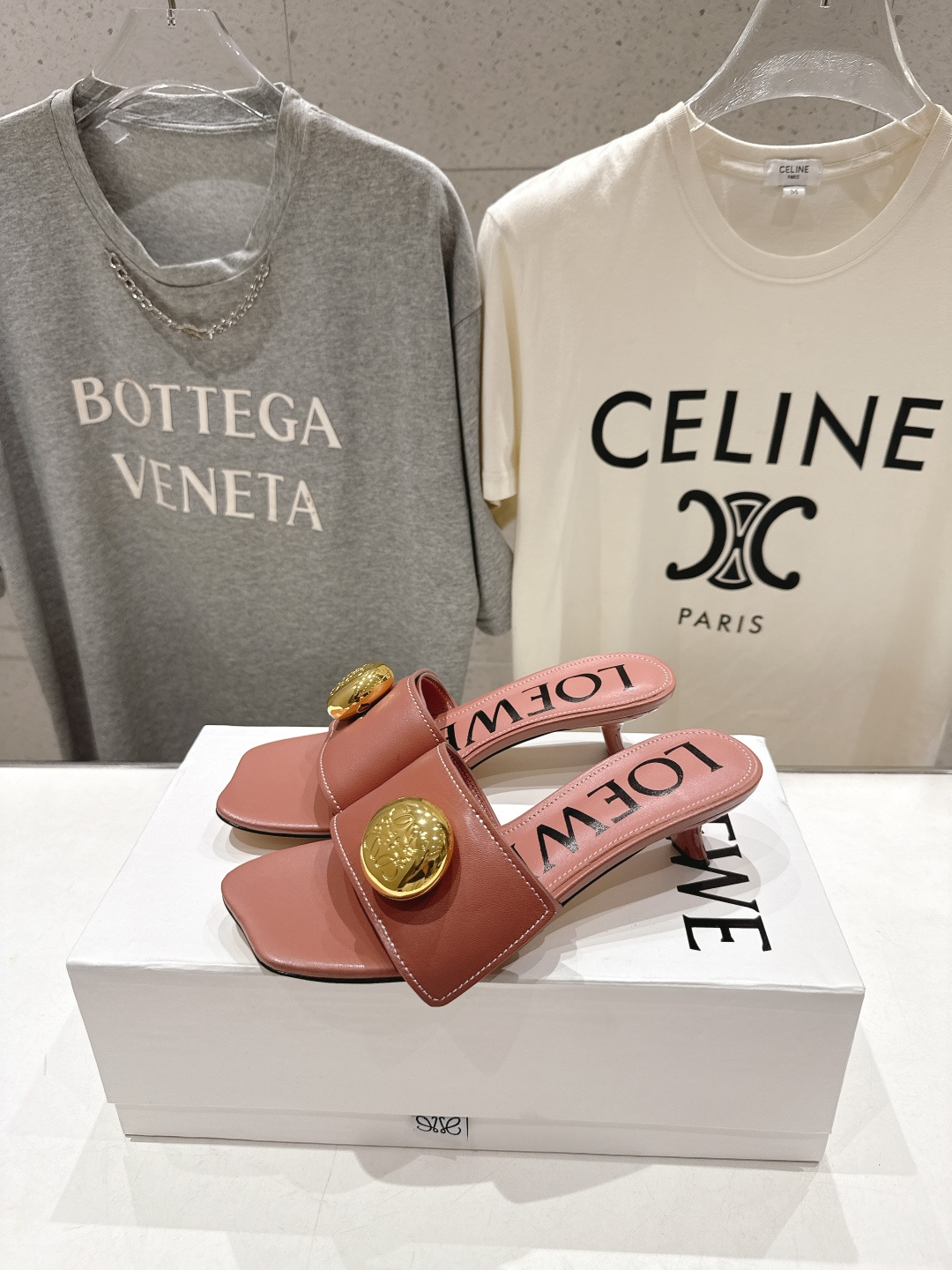 高版本出厂 LOEWE/罗意威F036 2026/ss新品复古风沙滩高跟拖鞋～小红书、外网火爆款最近大热