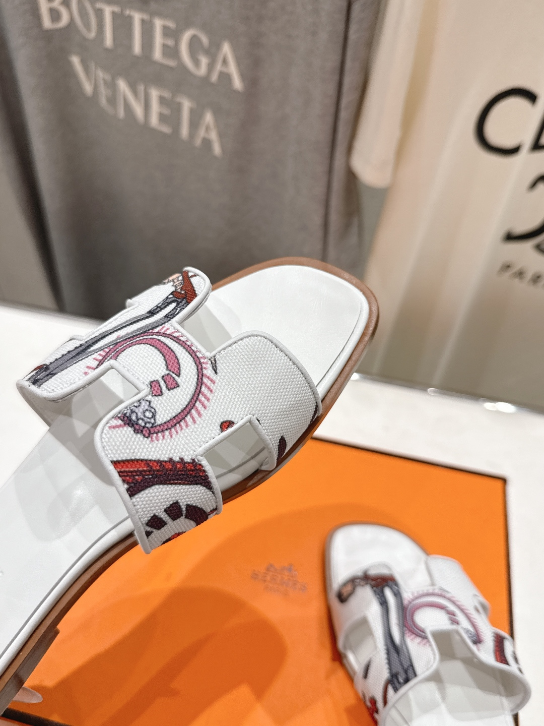 高版本出厂 HERMES*✈️爱马仕H家F062 2026ss最新夏季升级版经典平底H拖鞋🇮🇹度假旅游必