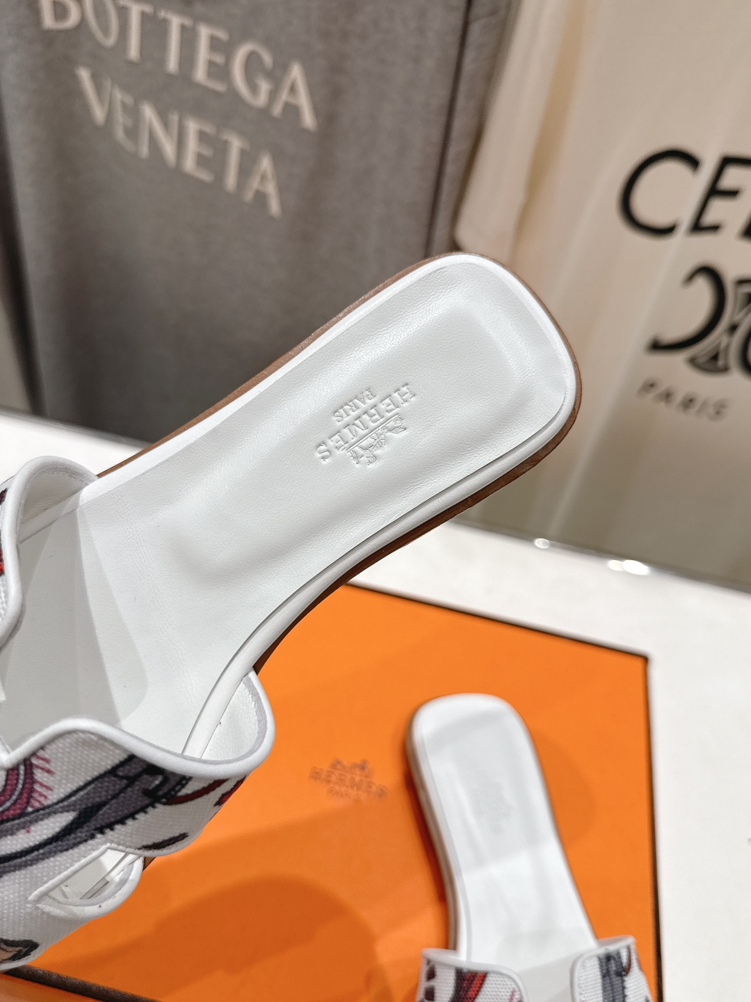 高版本出厂 HERMES*✈️爱马仕H家F062 2026ss最新夏季升级版经典平底H拖鞋🇮🇹度假旅游必