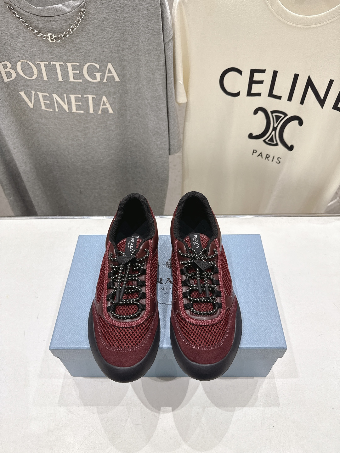 高版本出厂 男码+10 prada/普拉达F034 26ss新款系带透气情侣款休闲鞋运动鞋这款运动鞋延续