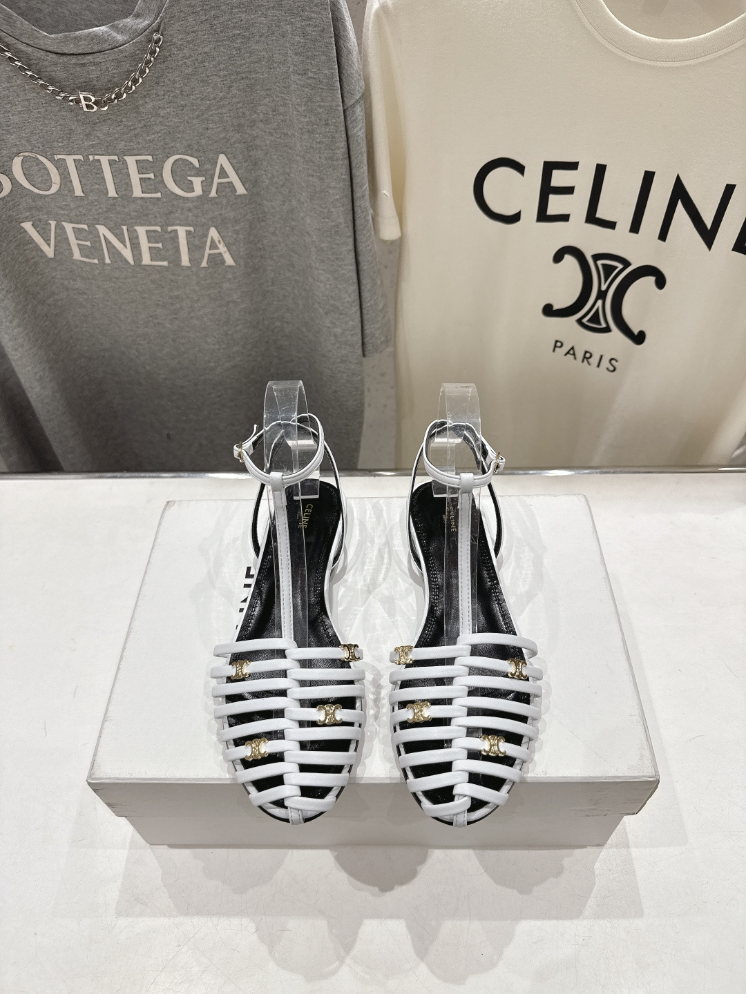 高版本出厂 Celine～赛琳F059 2026ss思琳夏季最新爆款复古风凯旋门平底凉鞋 夏季搭配佳品，