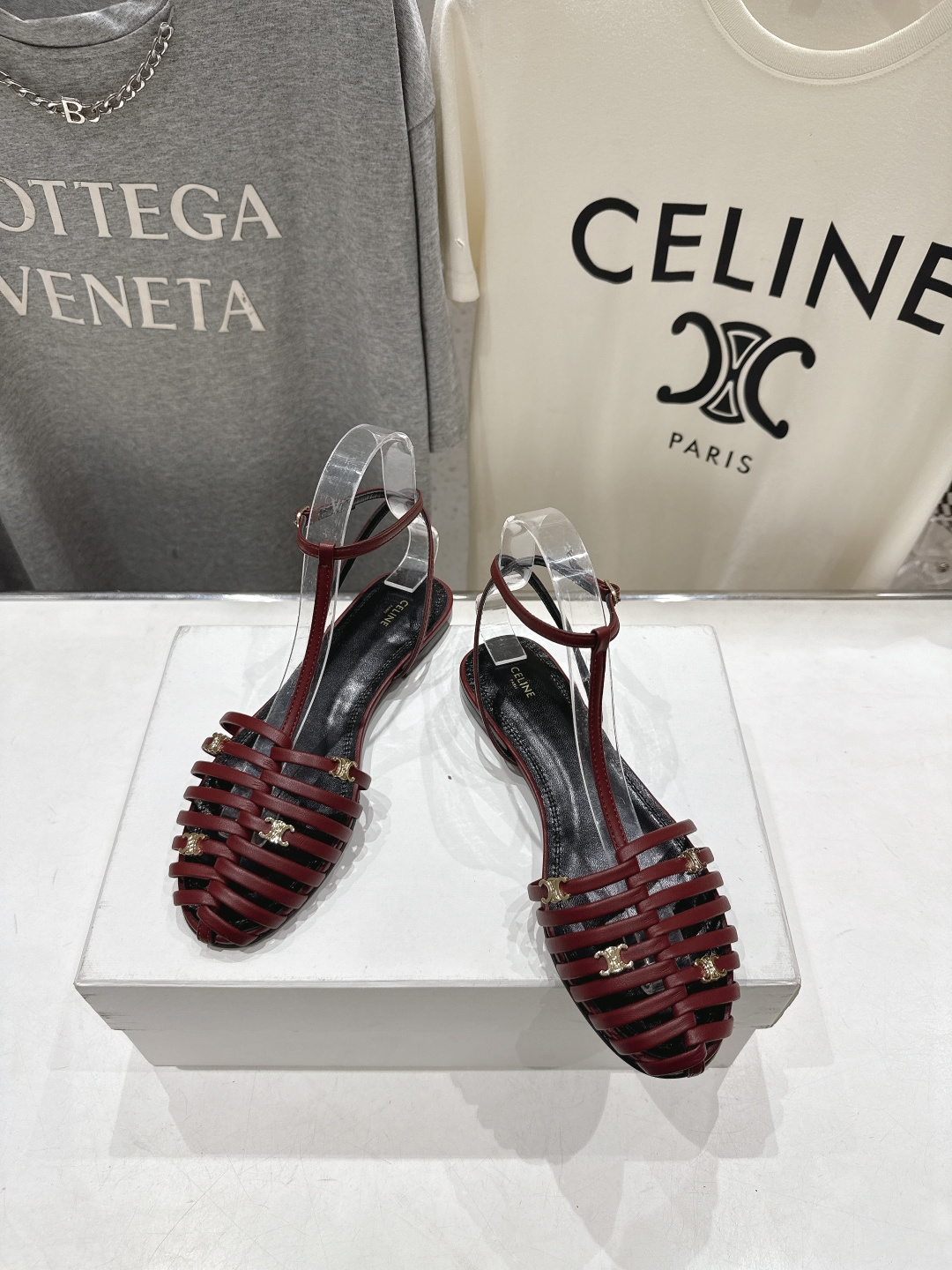 高版本出厂 Celine～赛琳F059 2026ss思琳夏季最新爆款复古风凯旋门平底凉鞋 夏季搭配佳品，