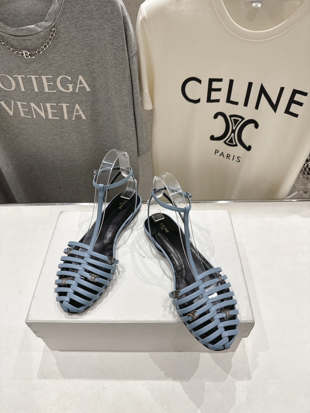 高版本出厂 Celine～赛琳F059 2026ss思琳夏季最新爆款复古风凯旋门平底凉鞋 夏季搭配佳品，
