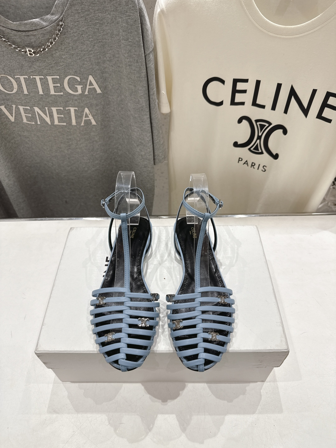 高版本出厂 Celine～赛琳F059 2026ss思琳夏季最新爆款复古风凯旋门平底凉鞋 夏季搭配佳品，