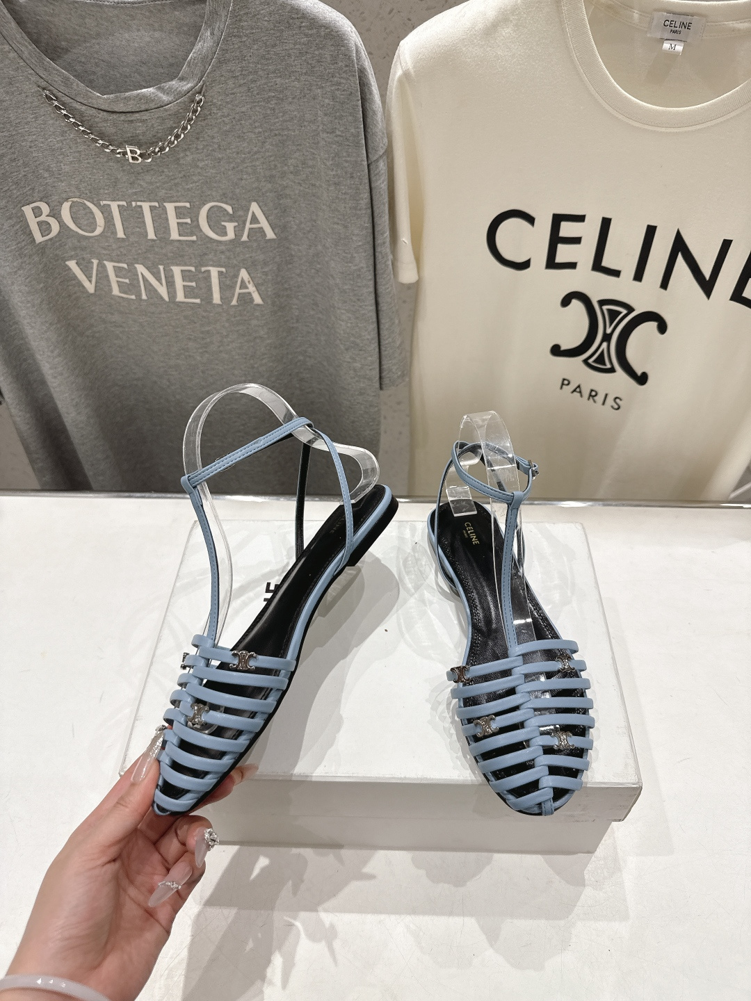 高版本出厂 Celine～赛琳F059 2026ss思琳夏季最新爆款复古风凯旋门平底凉鞋 夏季搭配佳品，