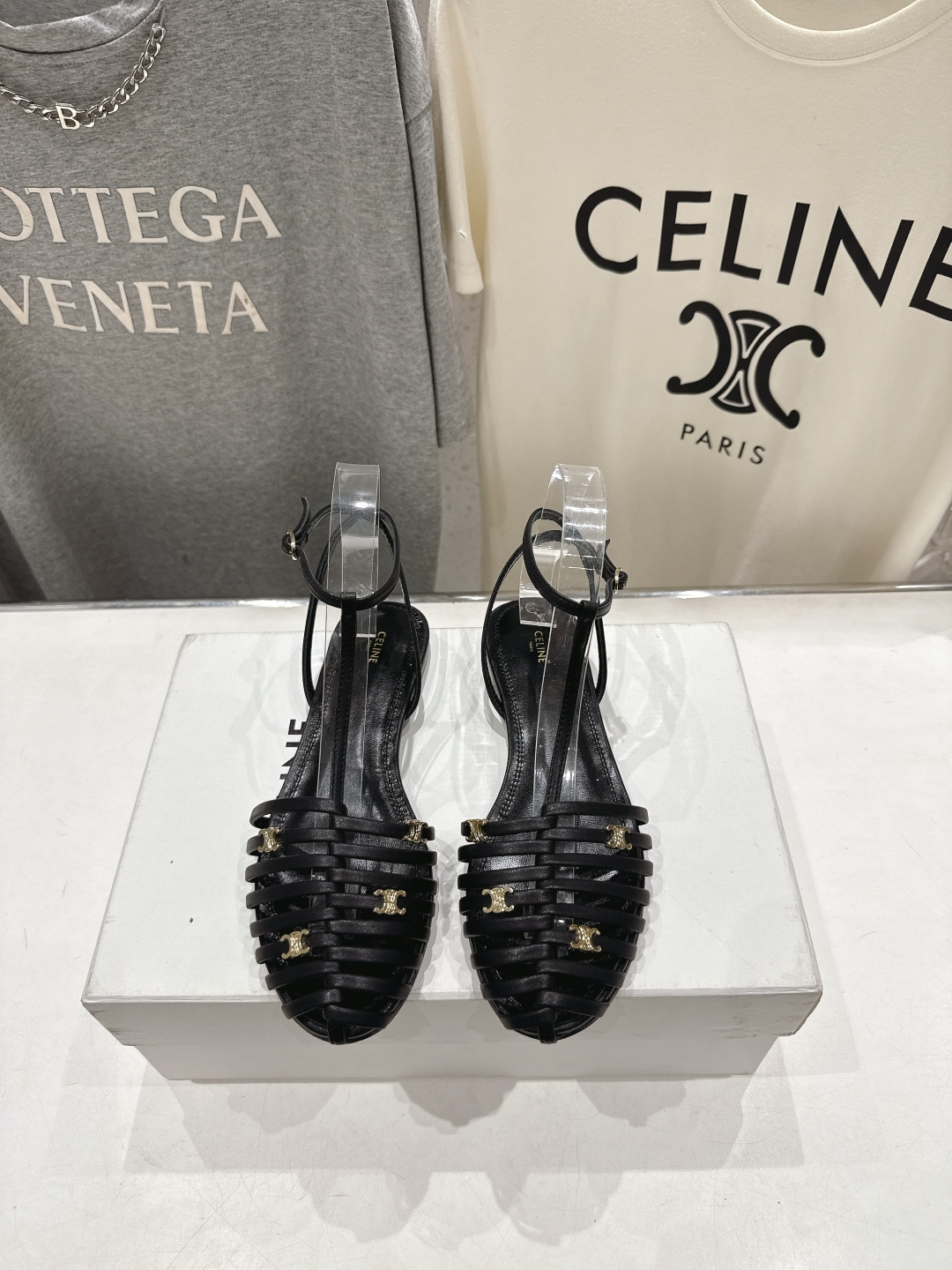 高版本出厂 Celine～赛琳F059 2026ss思琳夏季最新爆款复古风凯旋门平底凉鞋 夏季搭配佳品，